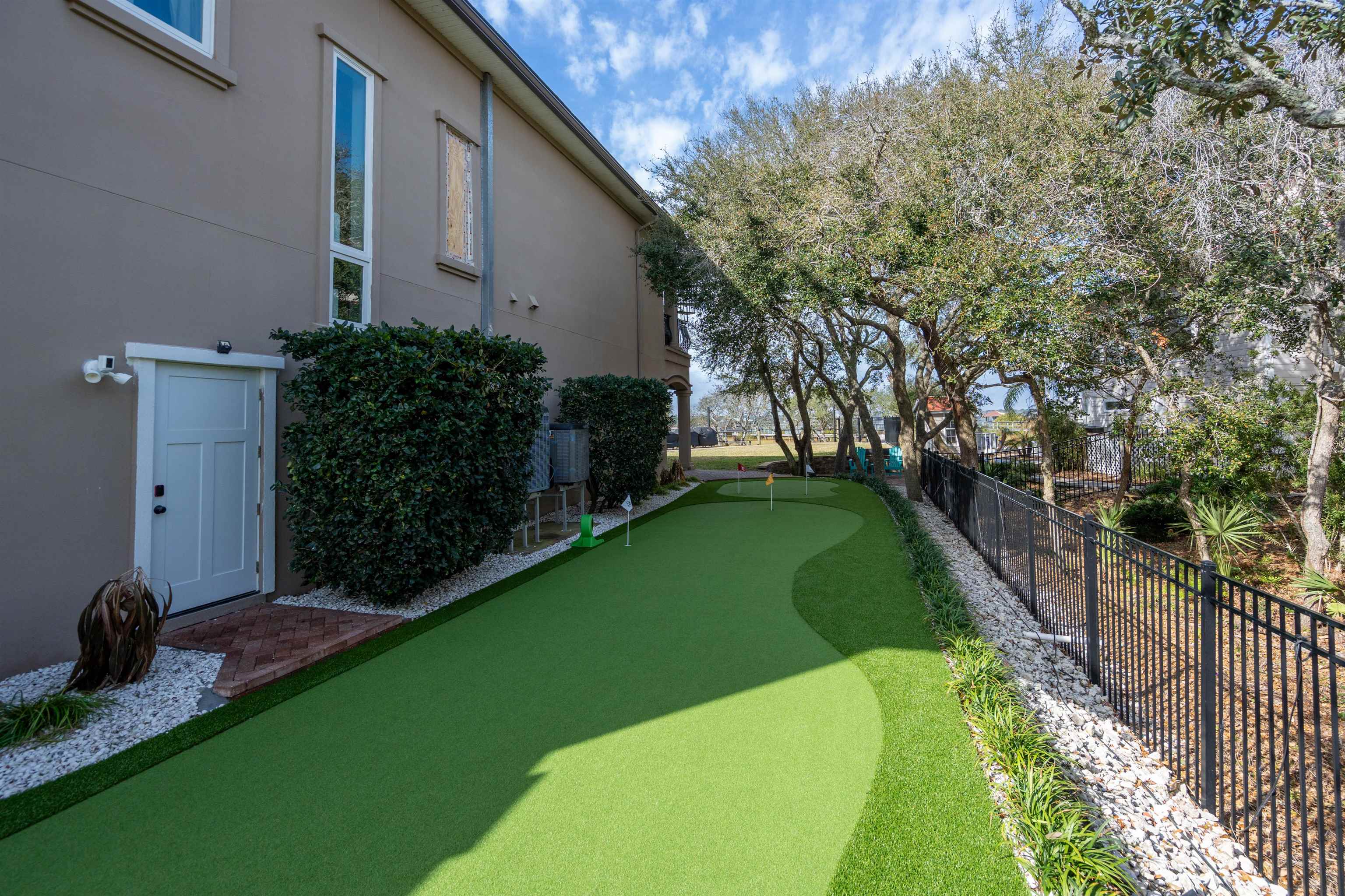 Image 33 of 99 For 973 Griffin Shores Dr. N