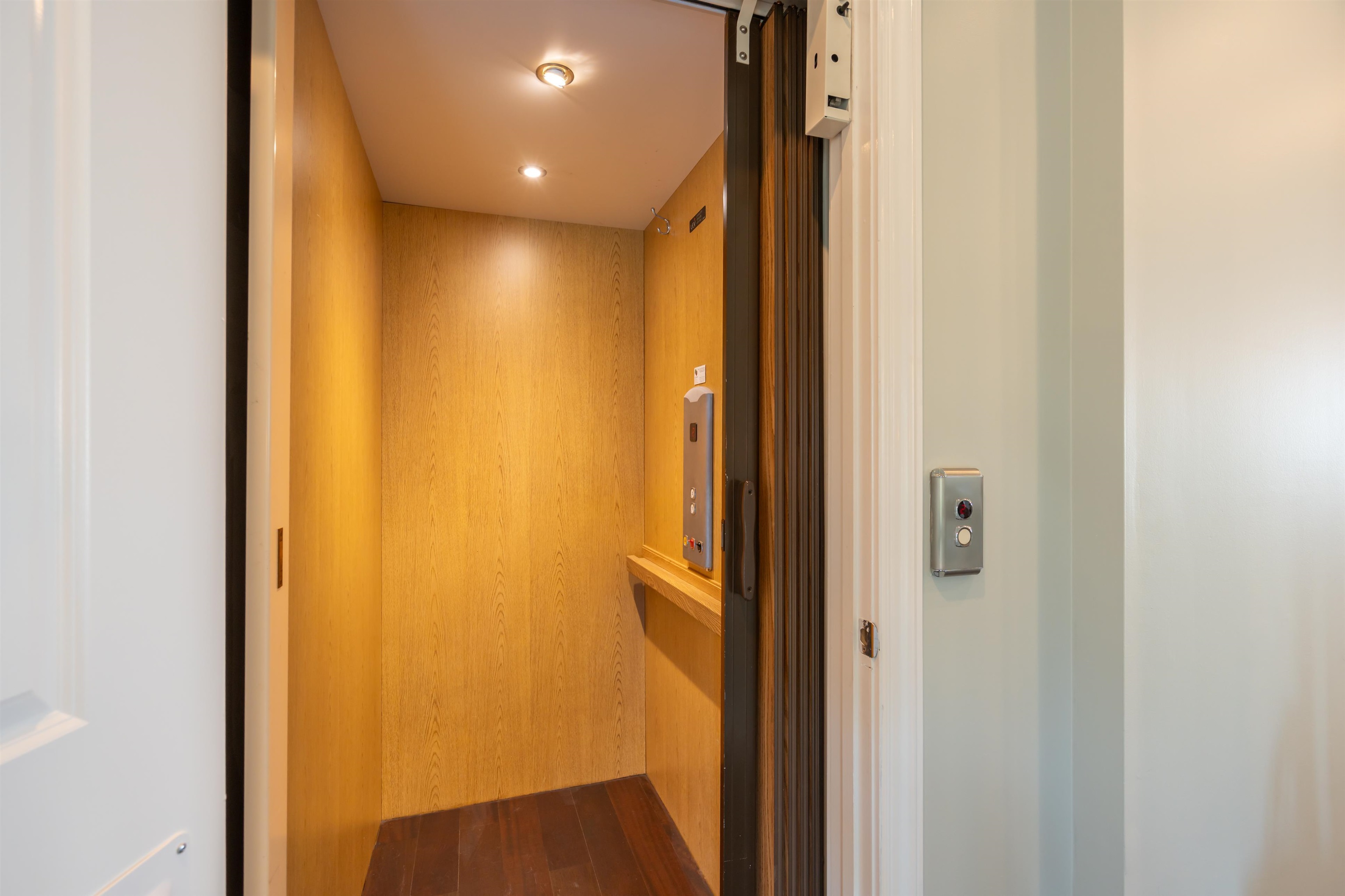 Image 81 of 99 For 973 Griffin Shores Dr. N