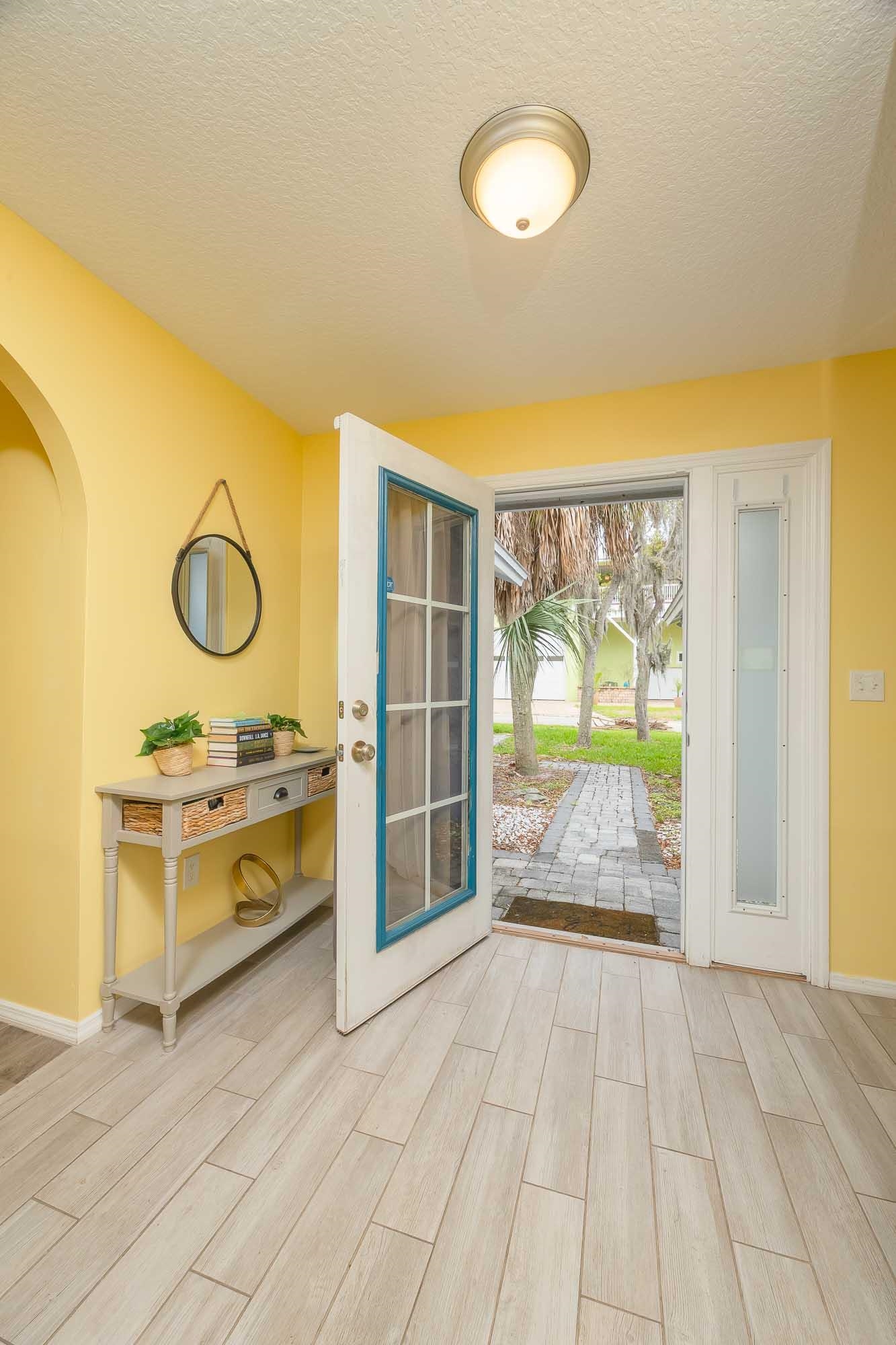 Image 32 of 40 For 566 W Tropic Way