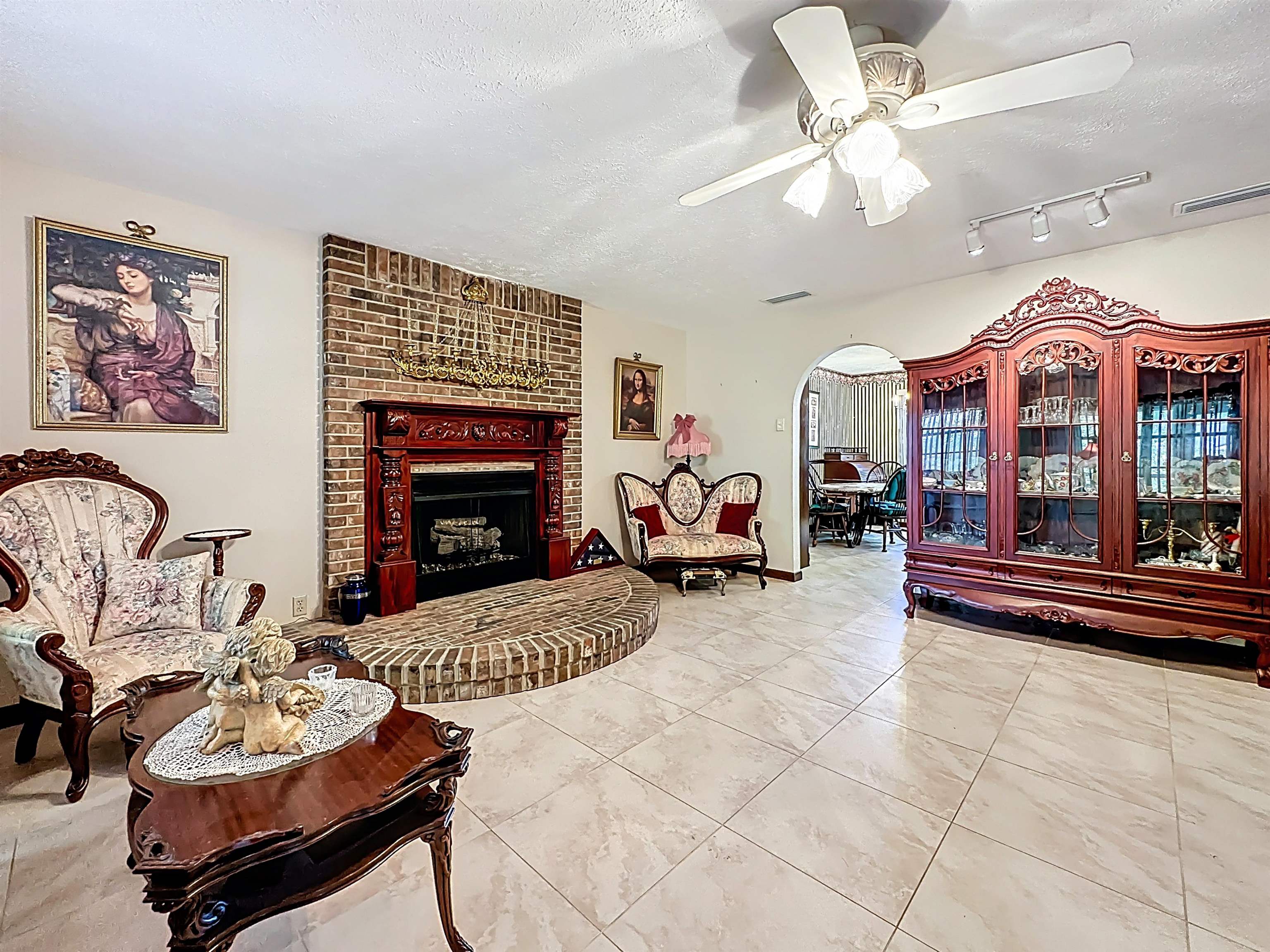 Image 11 of 79 For 5046 Shore Dr