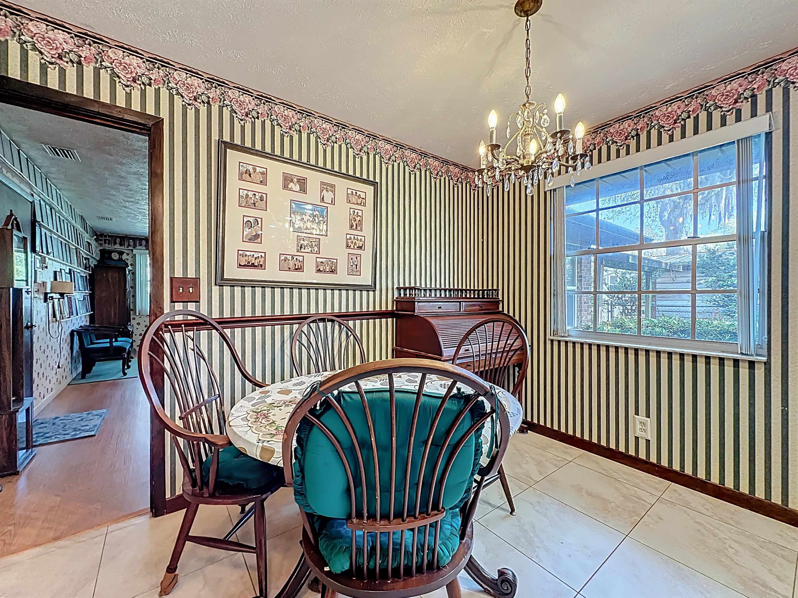 Image 15 of 79 For 5046 Shore Dr