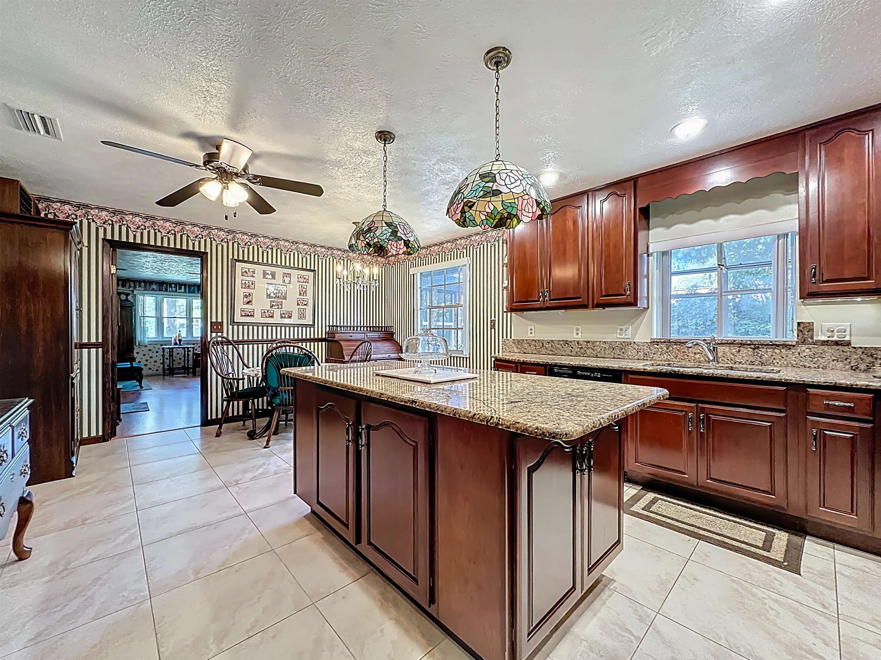 Image 16 of 79 For 5046 Shore Dr