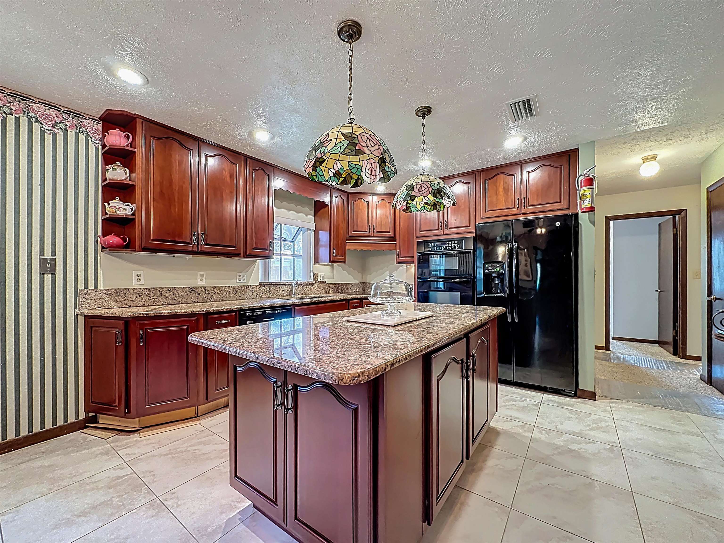 Image 18 of 79 For 5046 Shore Dr