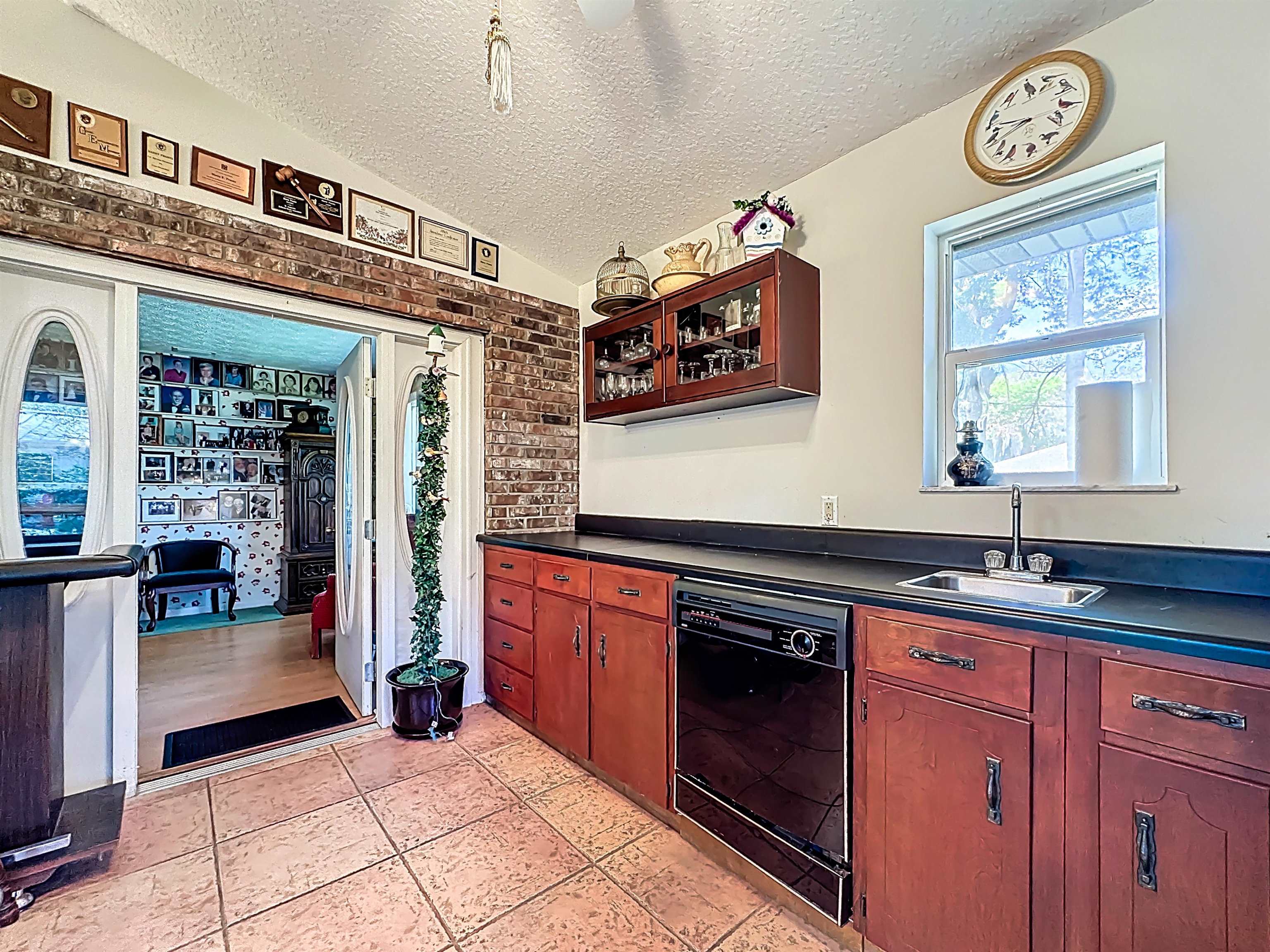 Image 20 of 79 For 5046 Shore Dr