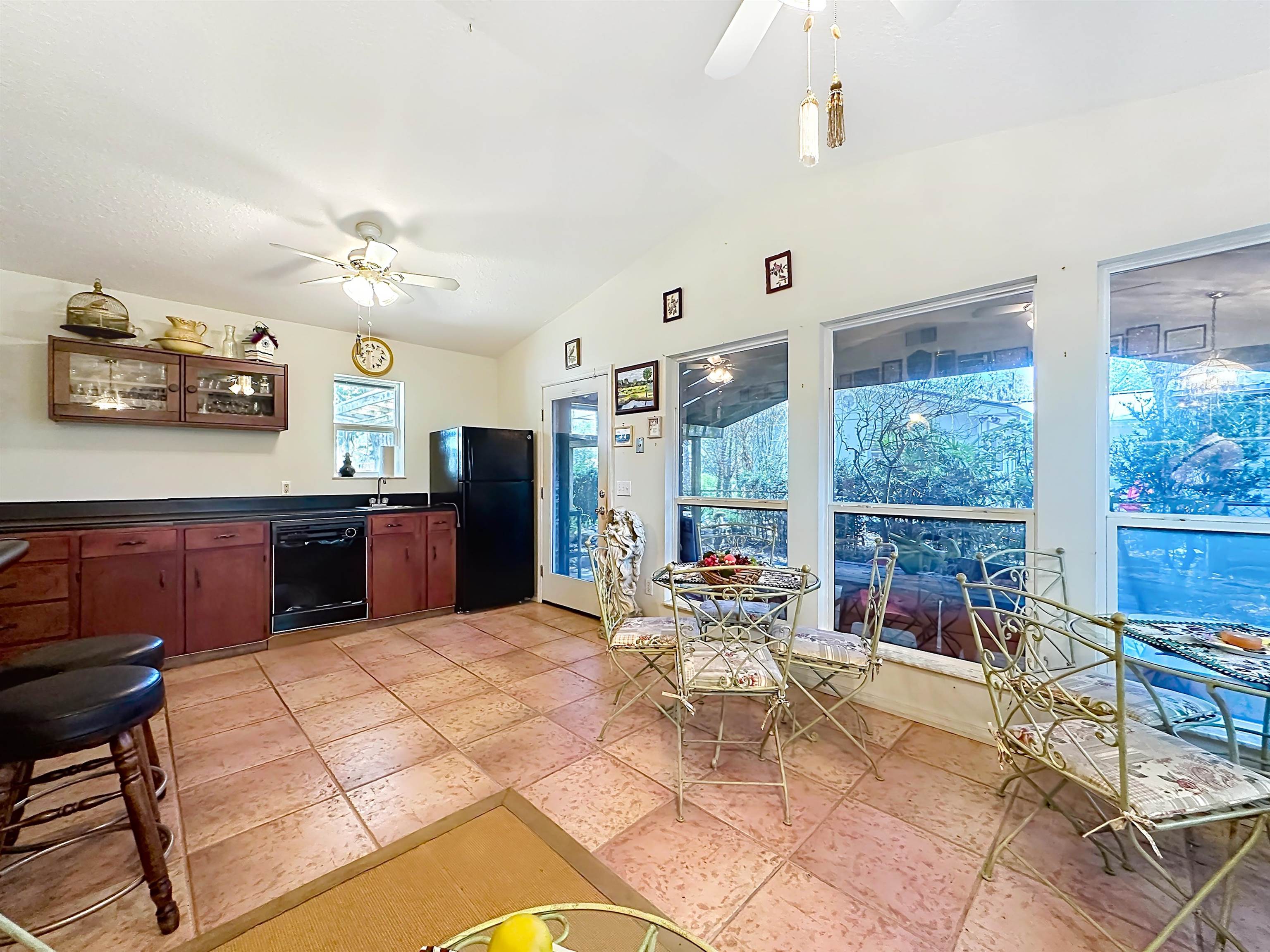 Image 21 of 79 For 5046 Shore Dr