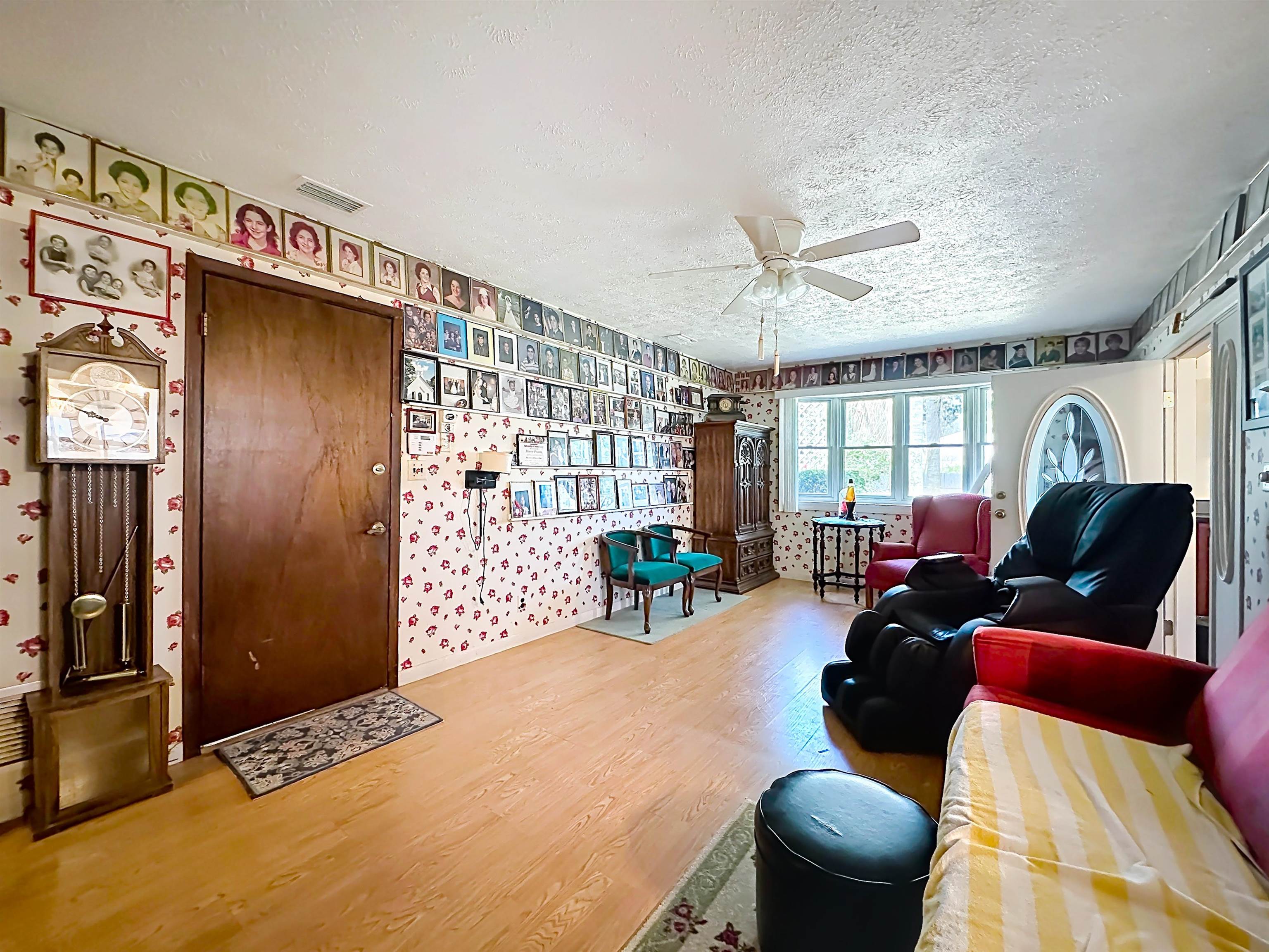 Image 22 of 79 For 5046 Shore Dr