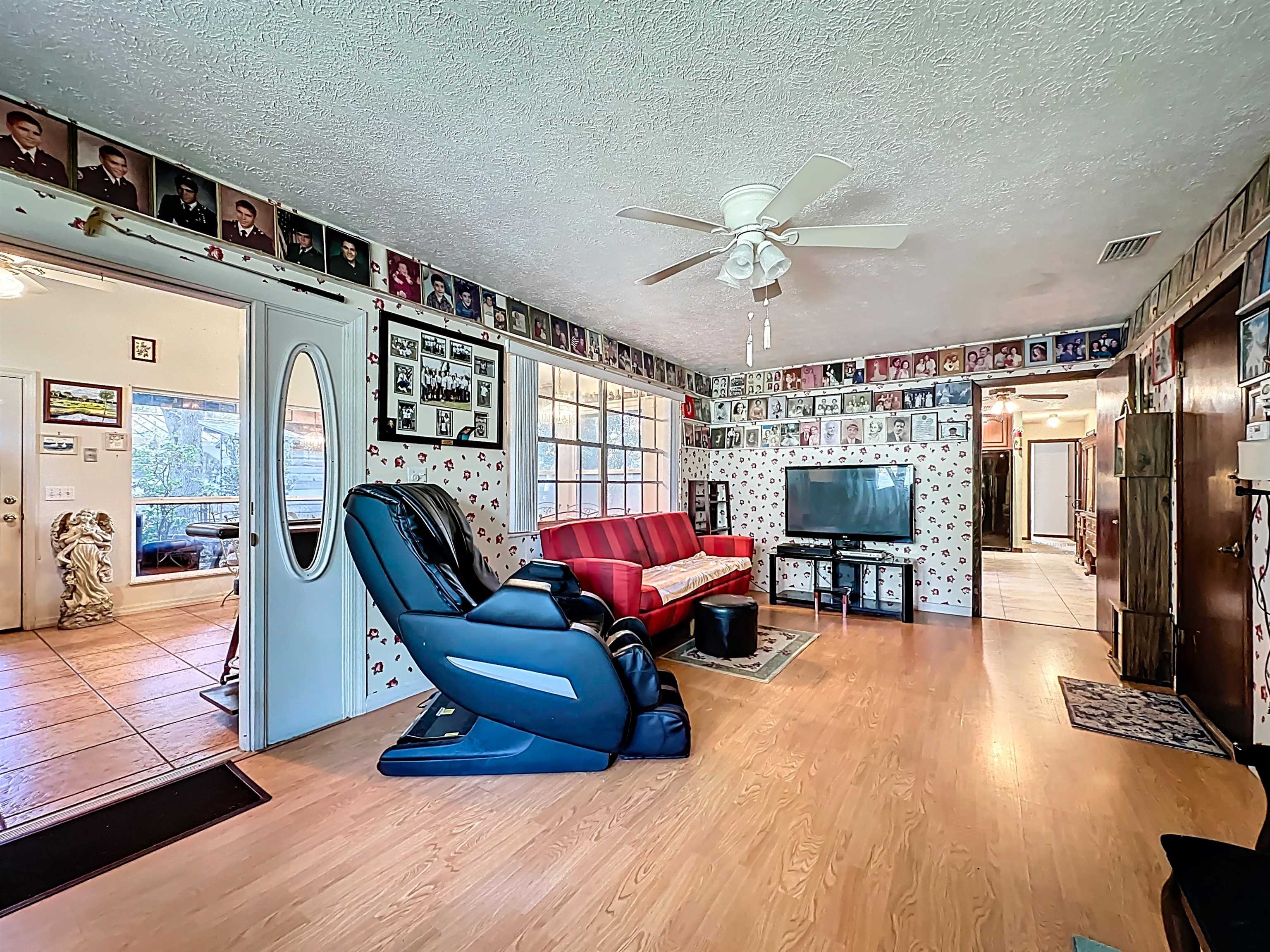 Image 23 of 79 For 5046 Shore Dr