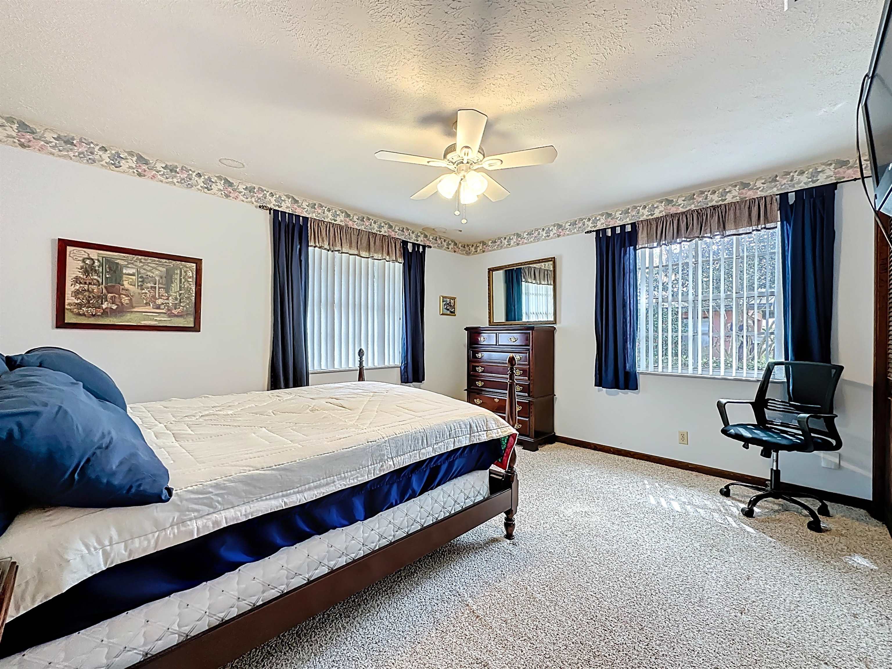 Image 25 of 79 For 5046 Shore Dr