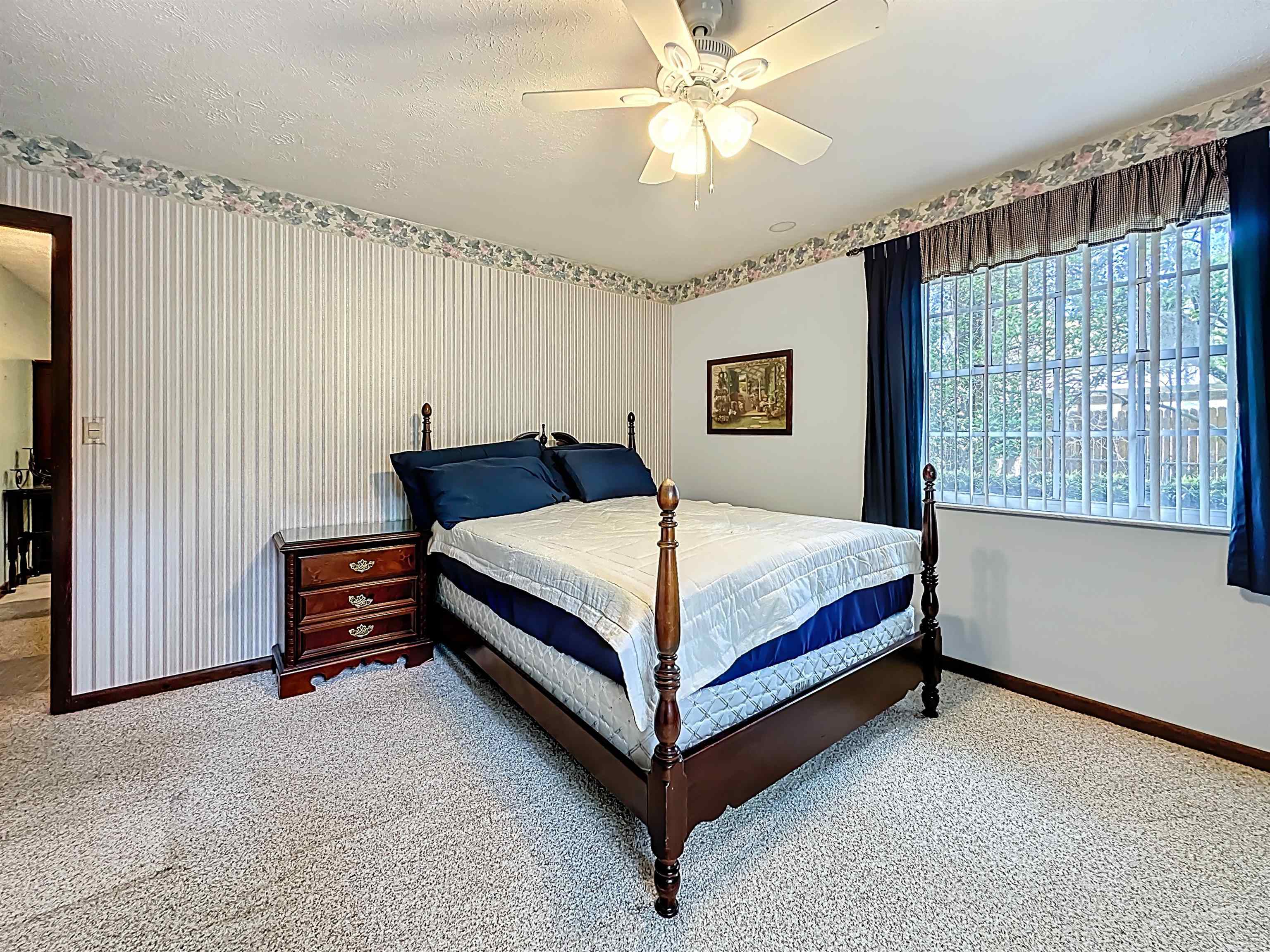 Image 26 of 79 For 5046 Shore Dr