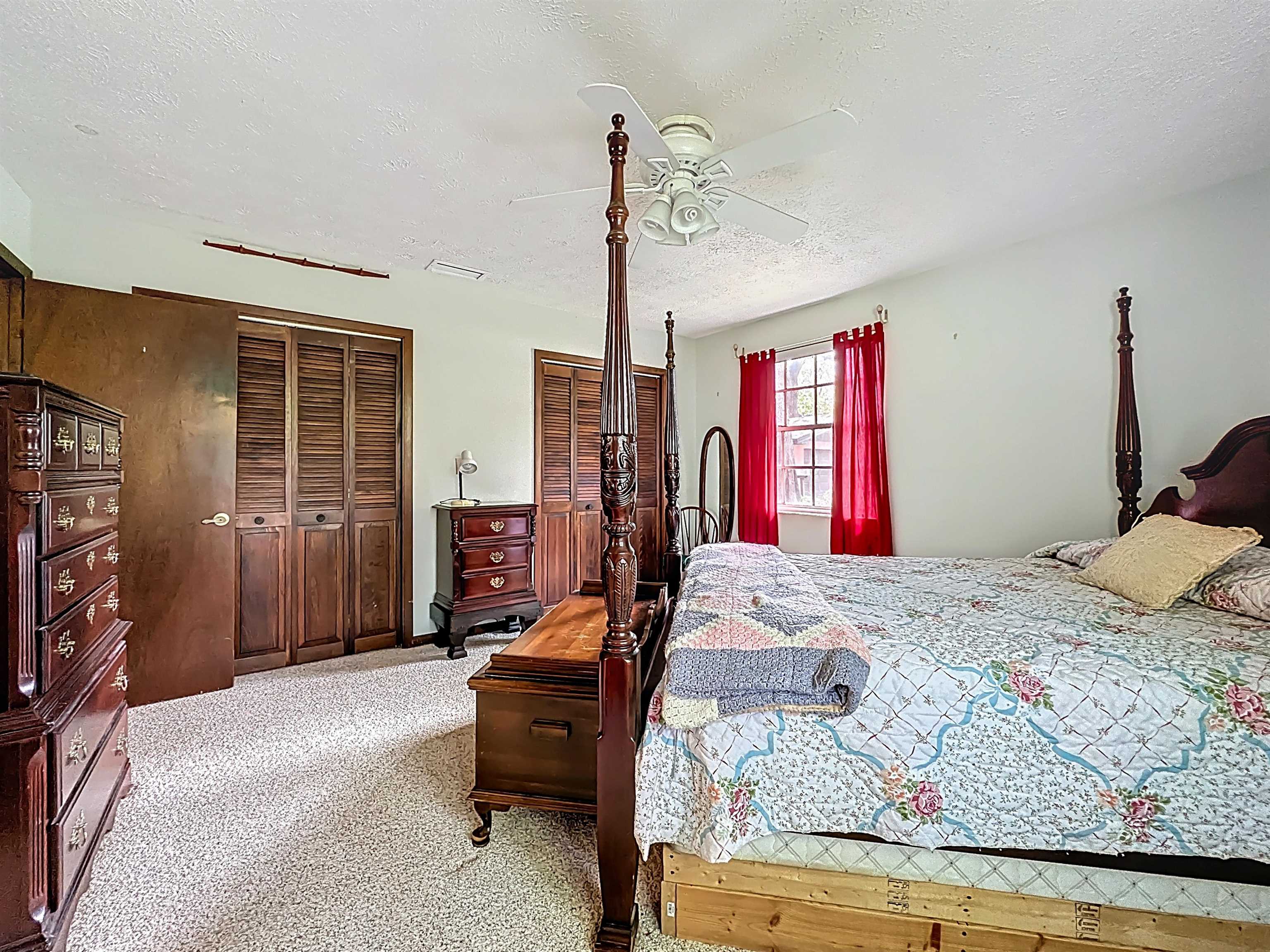 Image 28 of 79 For 5046 Shore Dr