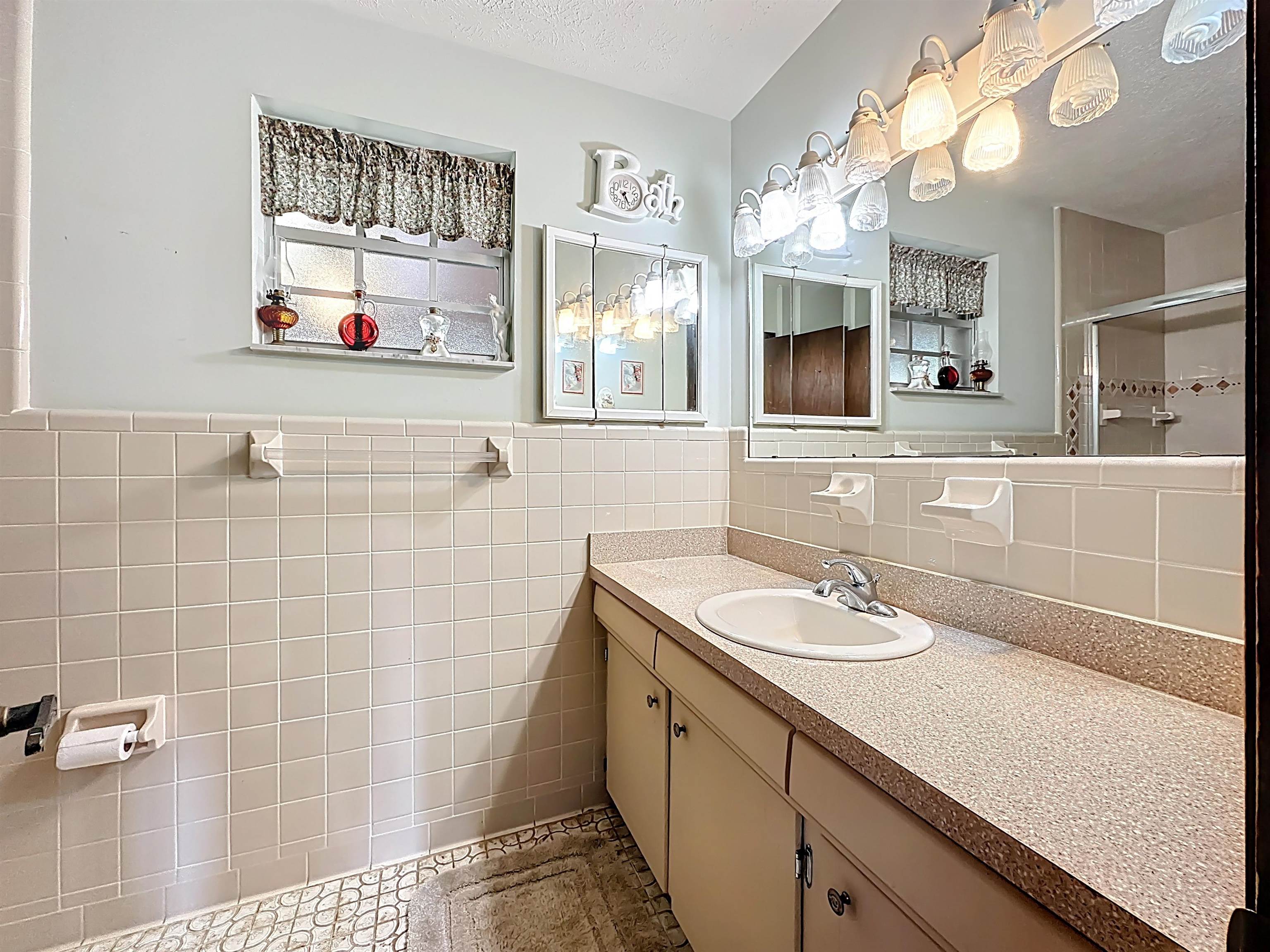 Image 31 of 79 For 5046 Shore Dr