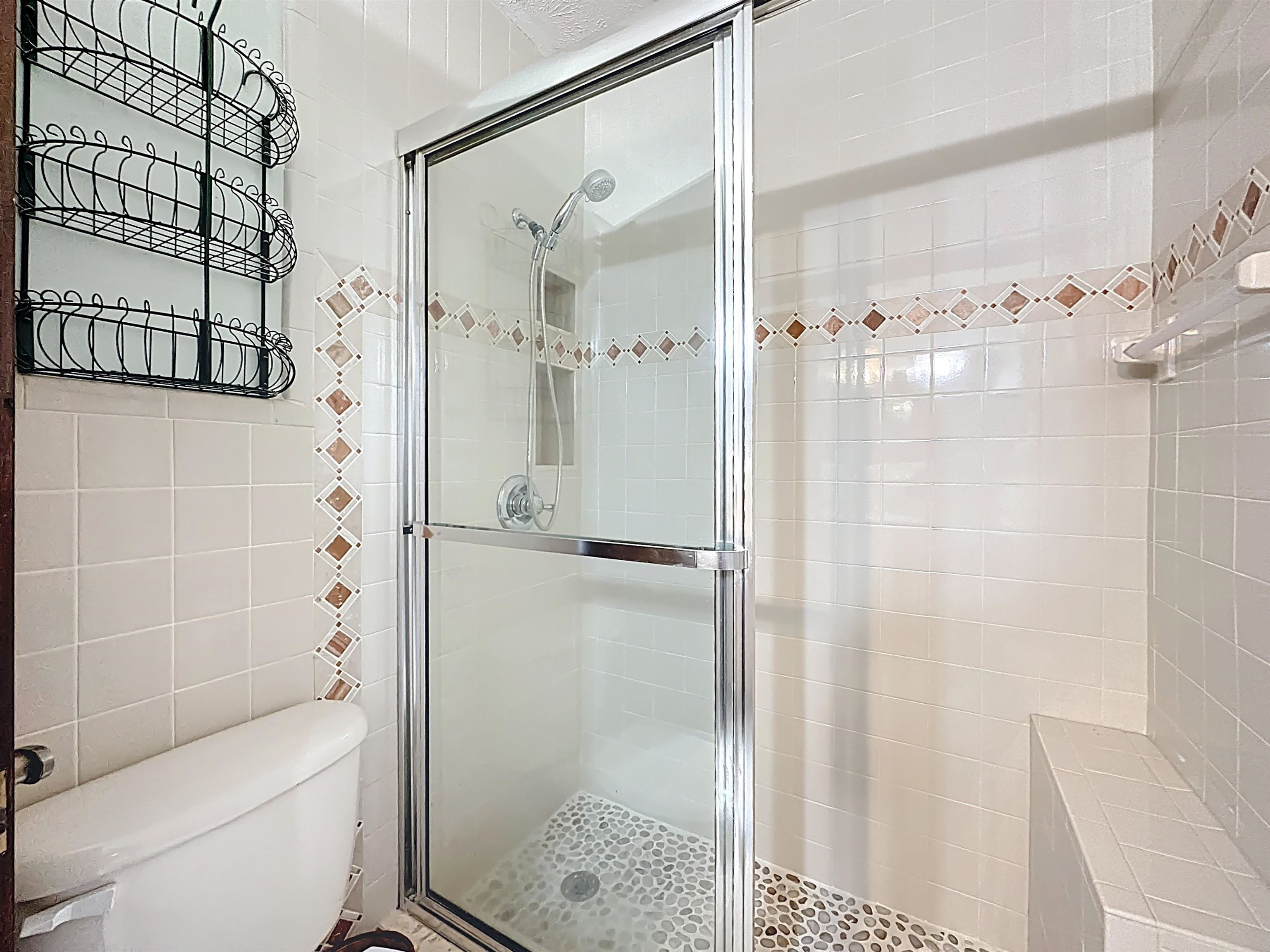 Image 32 of 79 For 5046 Shore Dr