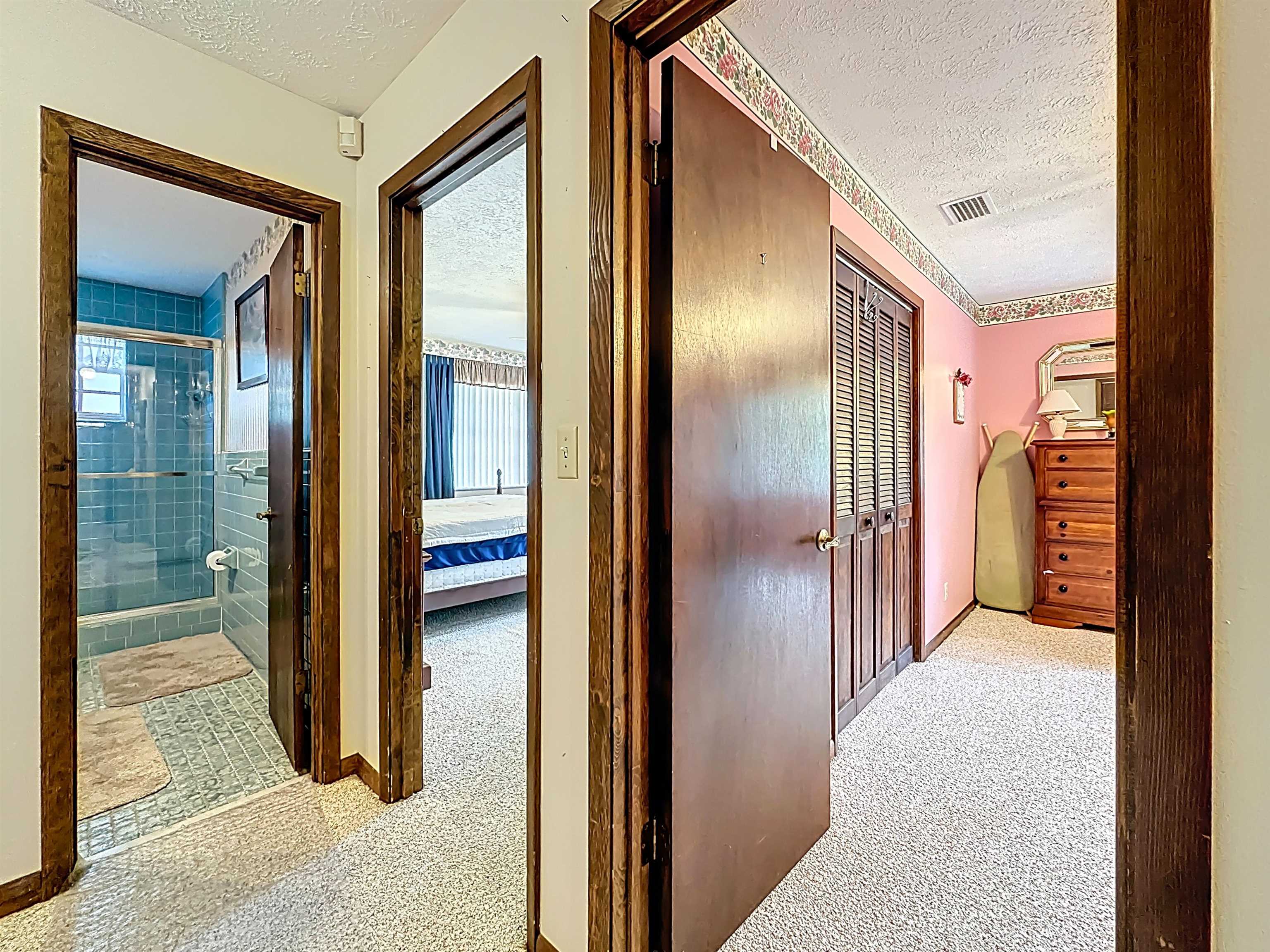 Image 37 of 79 For 5046 Shore Dr