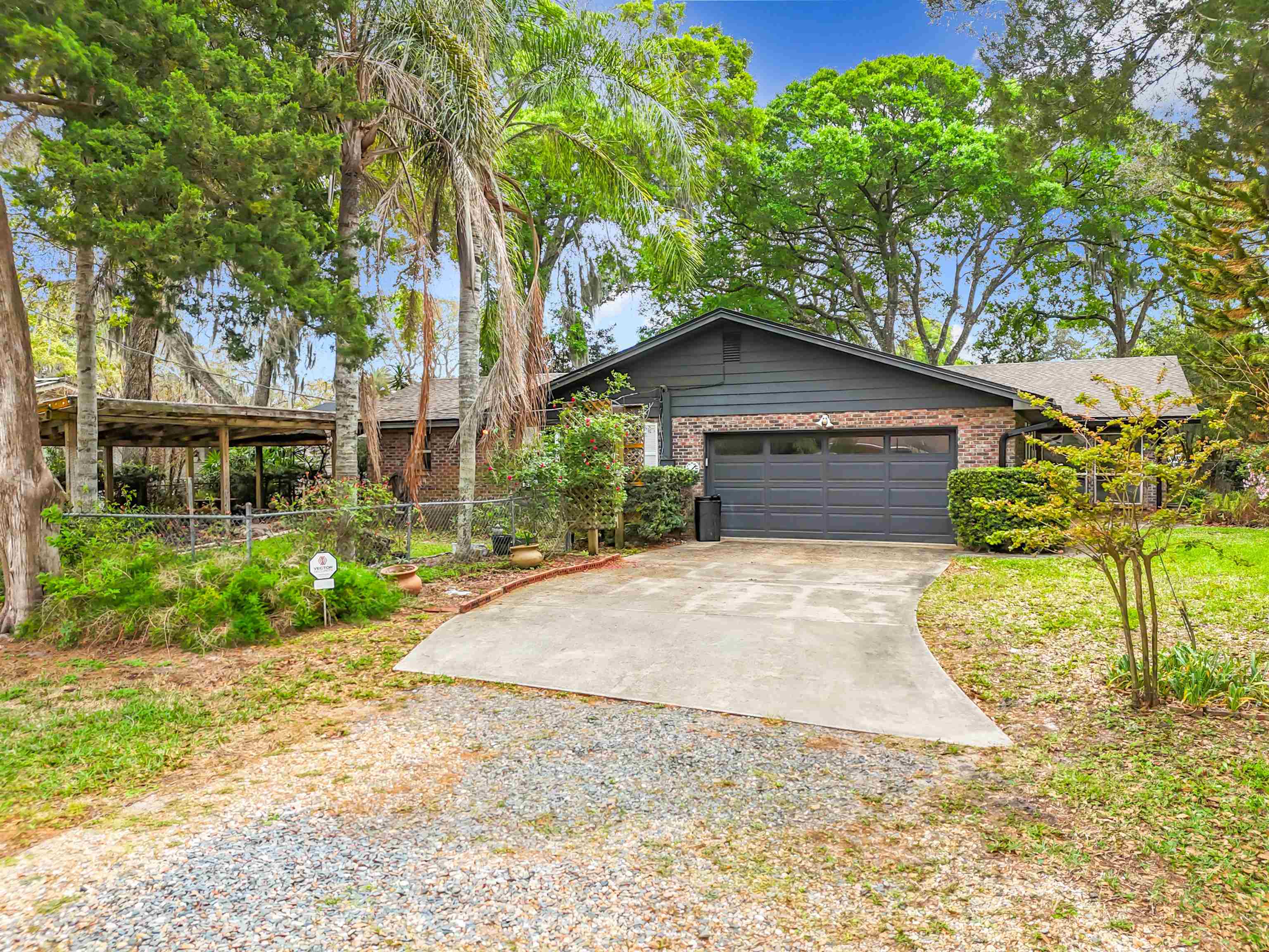 Image 5 of 79 For 5046 Shore Dr