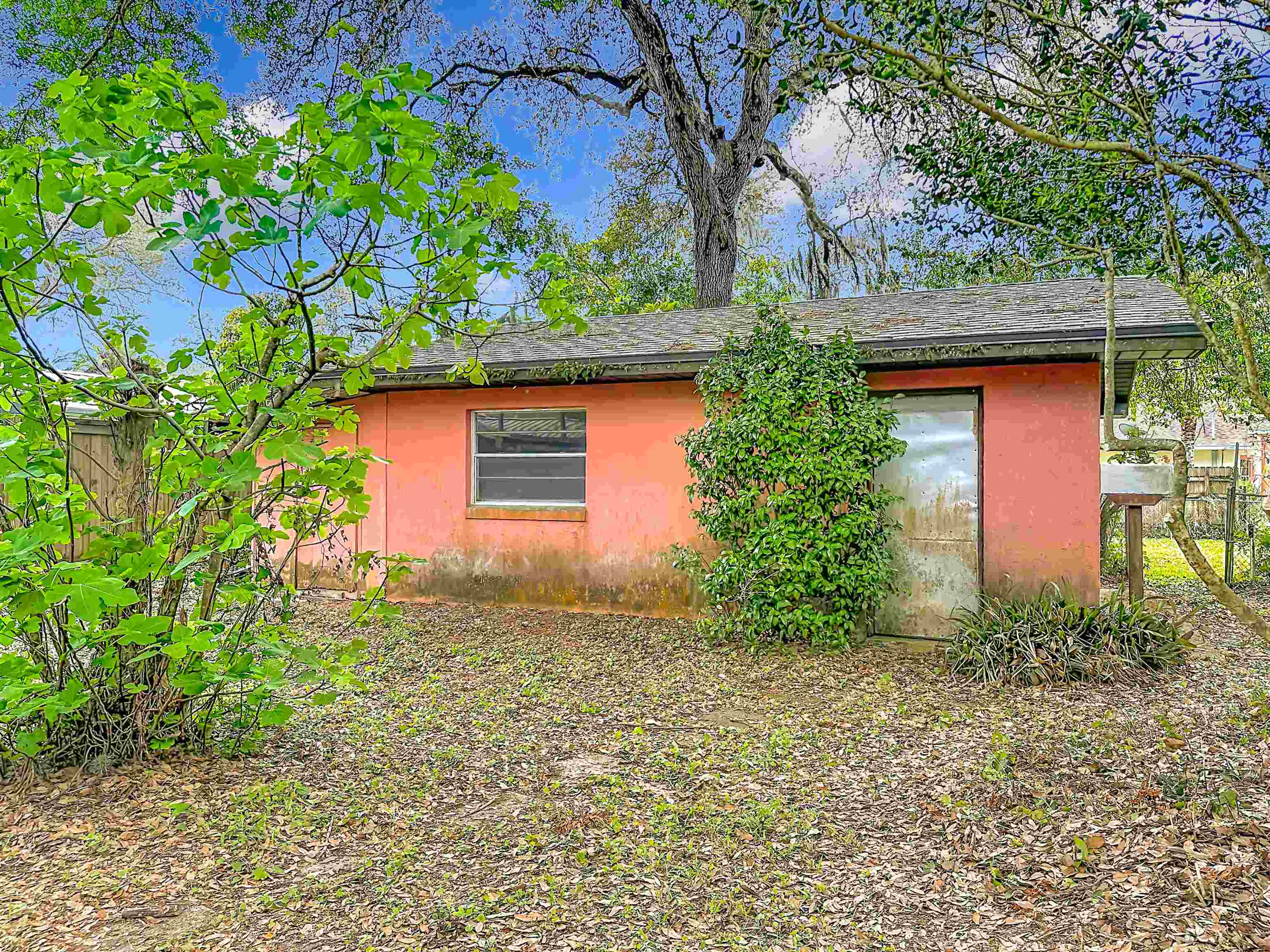 Image 56 of 79 For 5046 Shore Dr