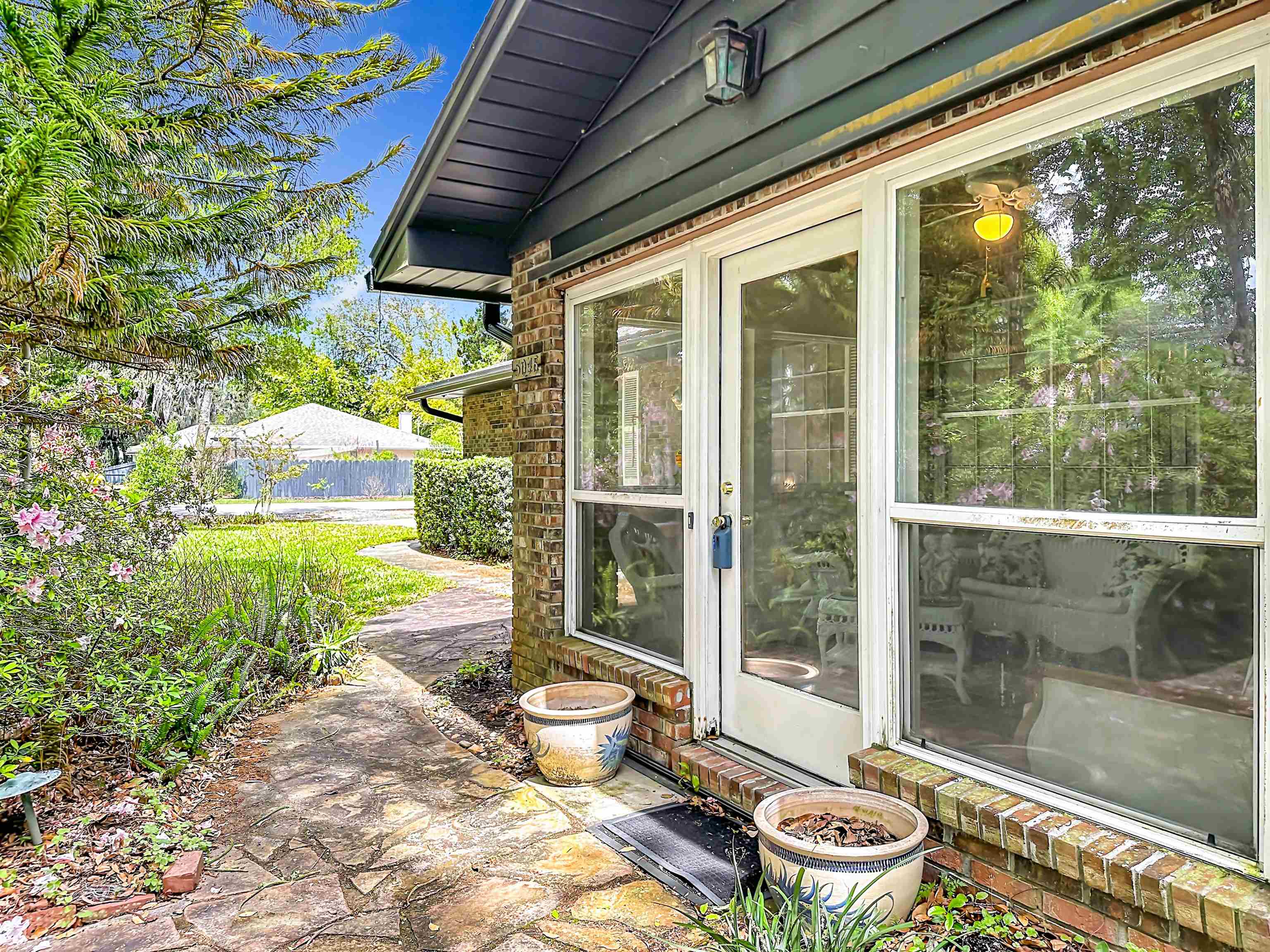 Image 8 of 79 For 5046 Shore Dr