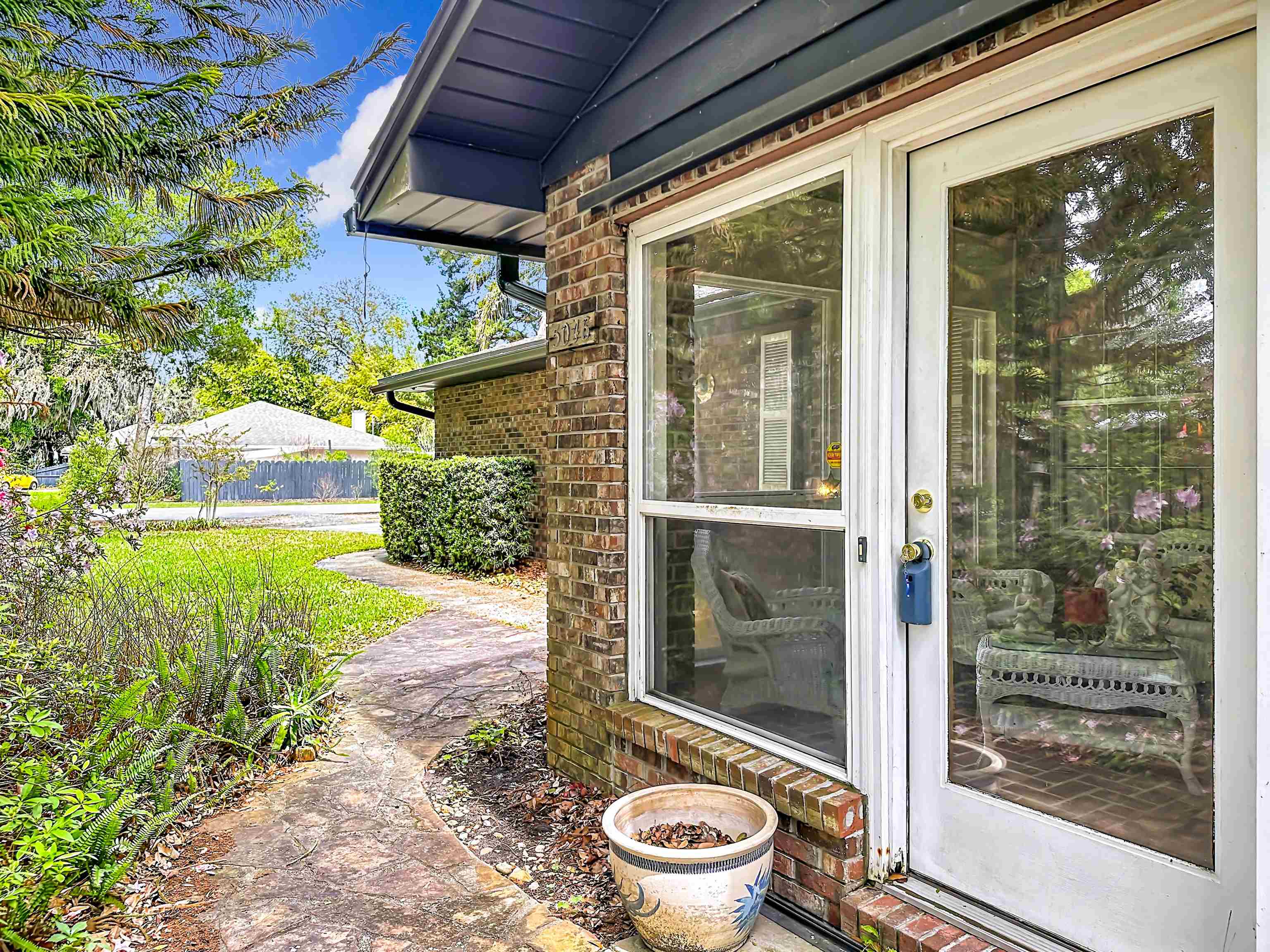 Image 9 of 79 For 5046 Shore Dr