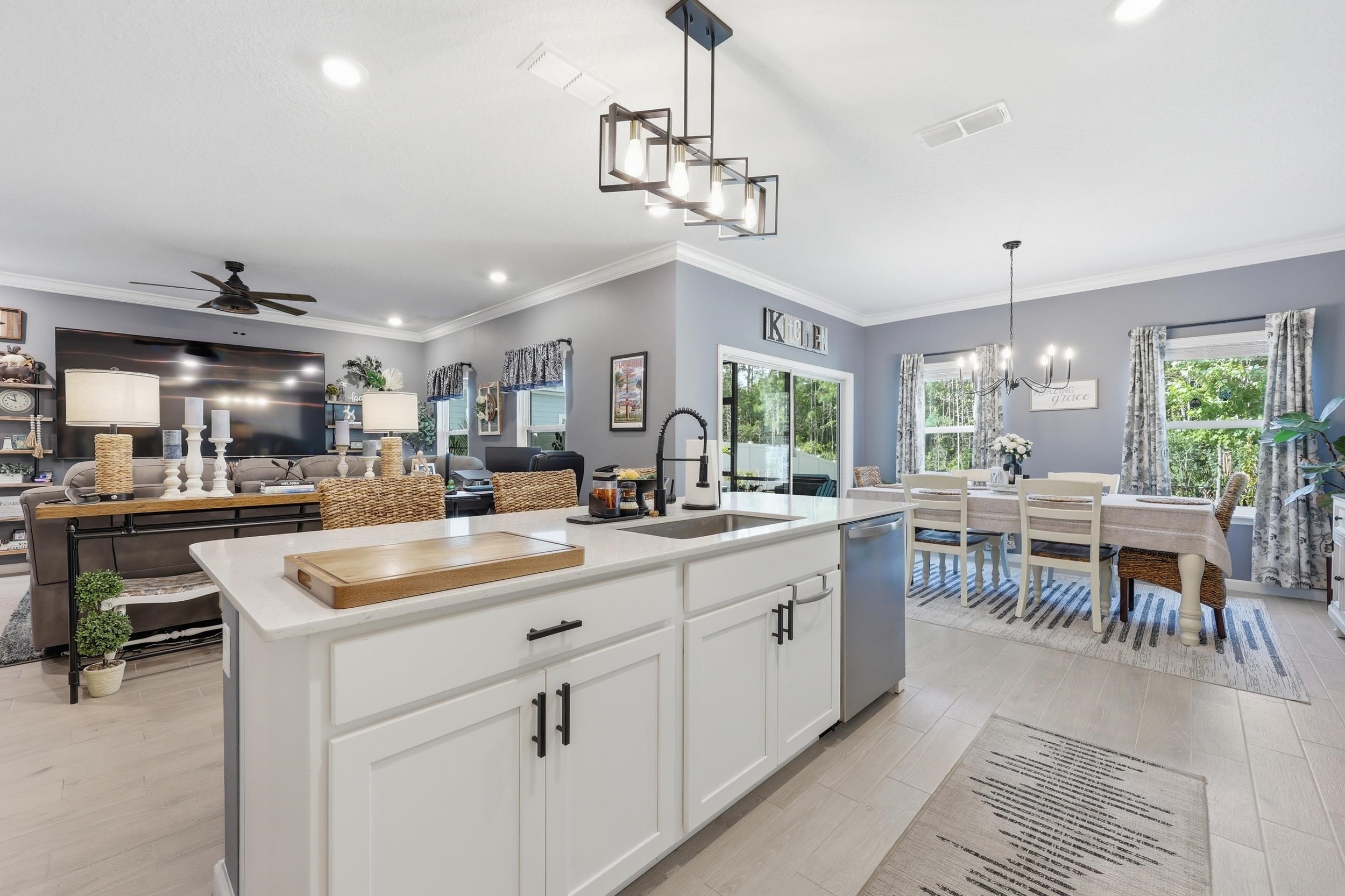 Image 13 of 52 For 521 Lake Sinclair St