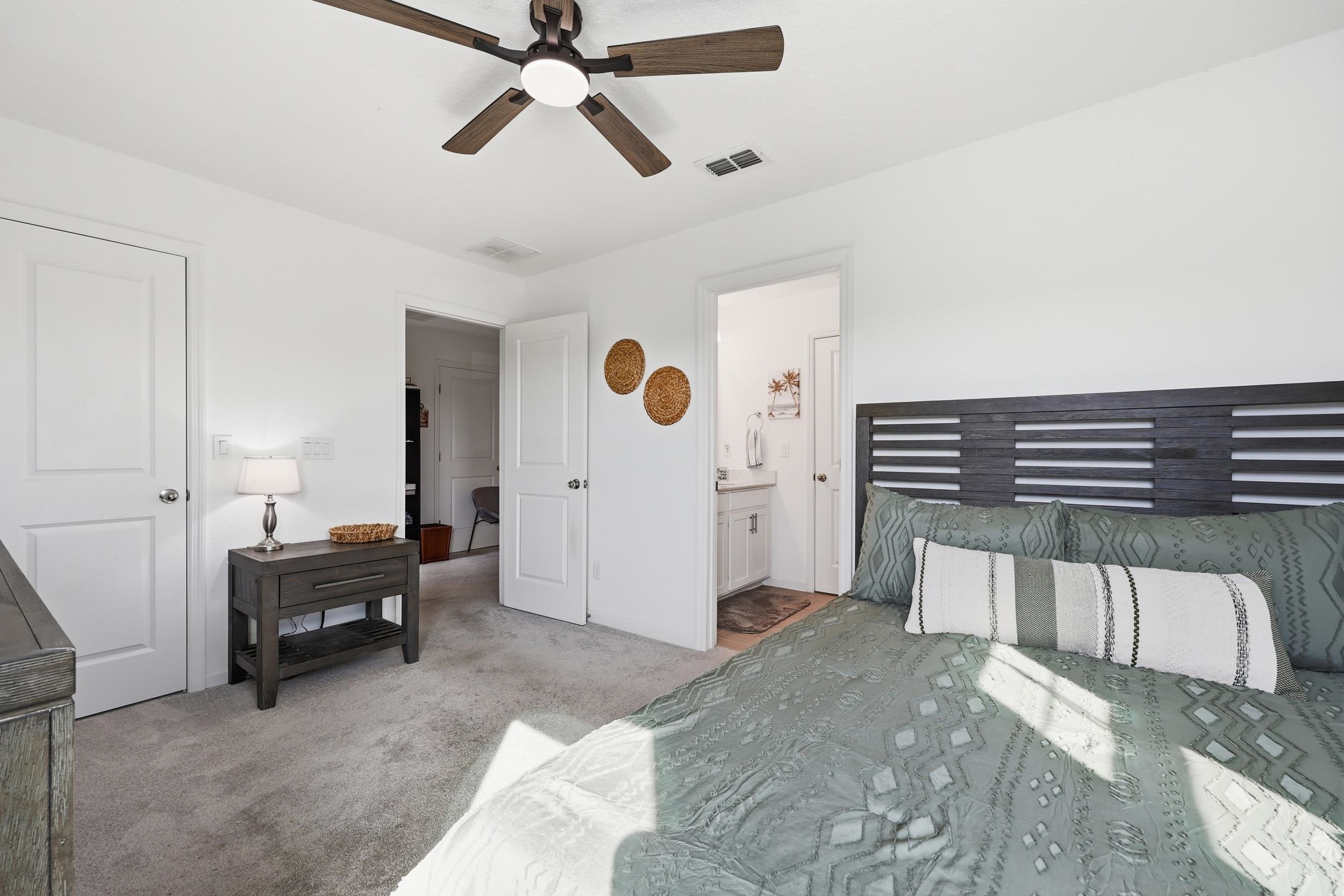 Image 25 of 52 For 521 Lake Sinclair St