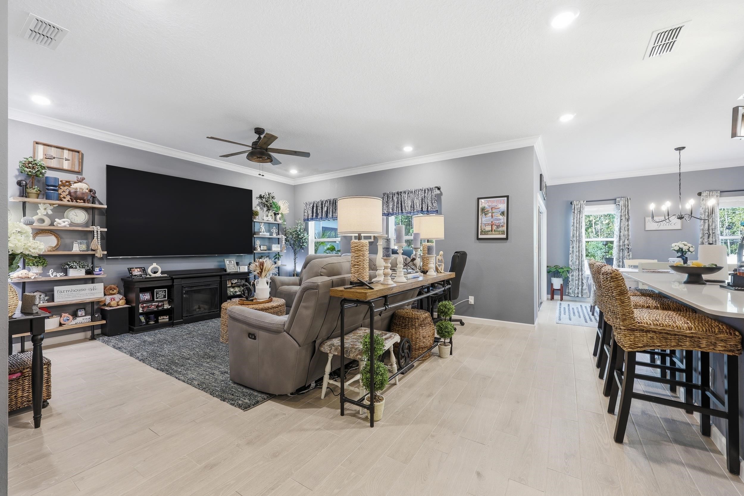 Image 7 of 52 For 521 Lake Sinclair St