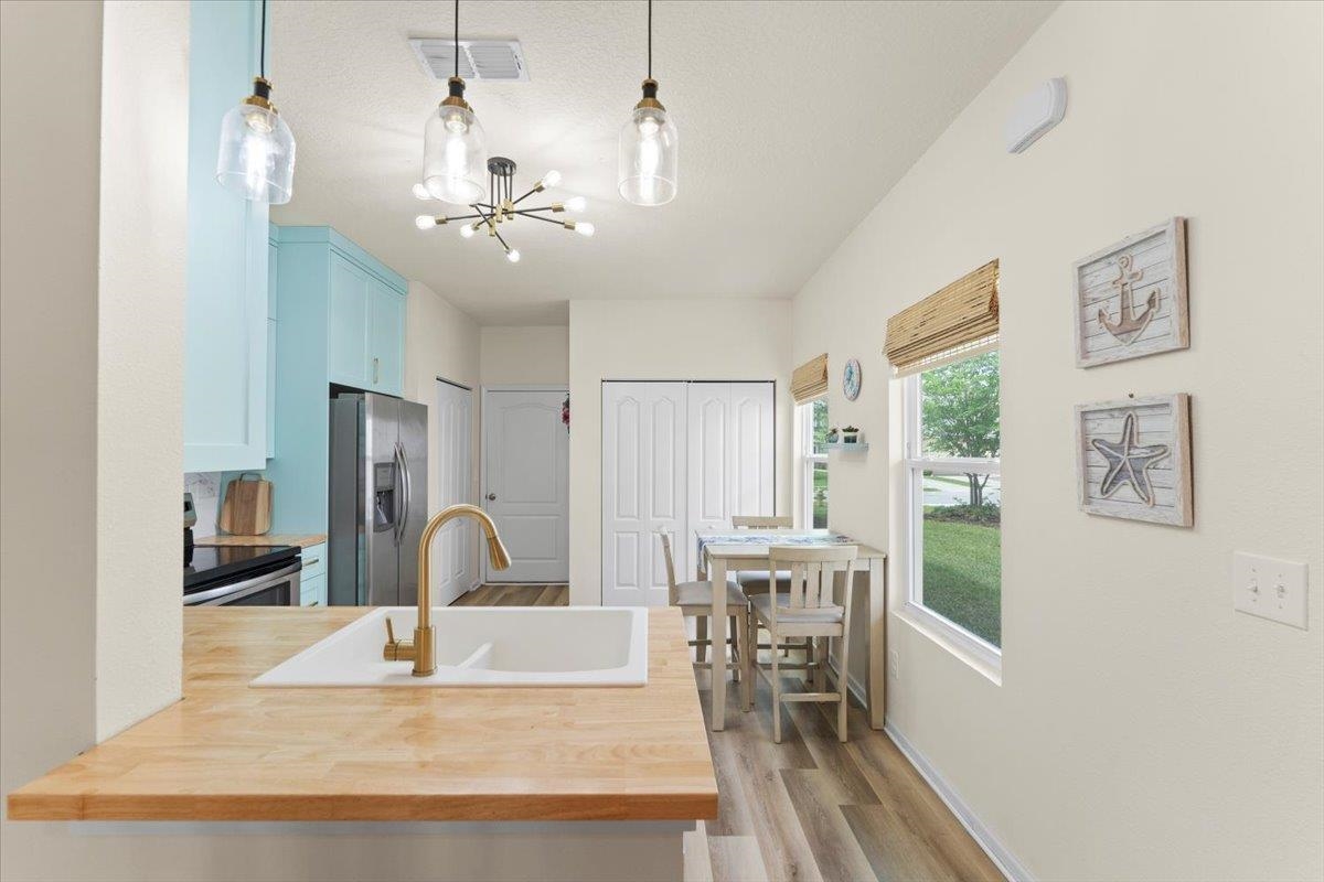 Image 8 of 37 For 249 Whitland Way