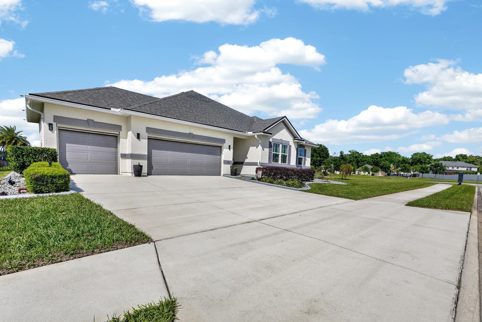 Image 7 of 62 For 34 Estero Ct