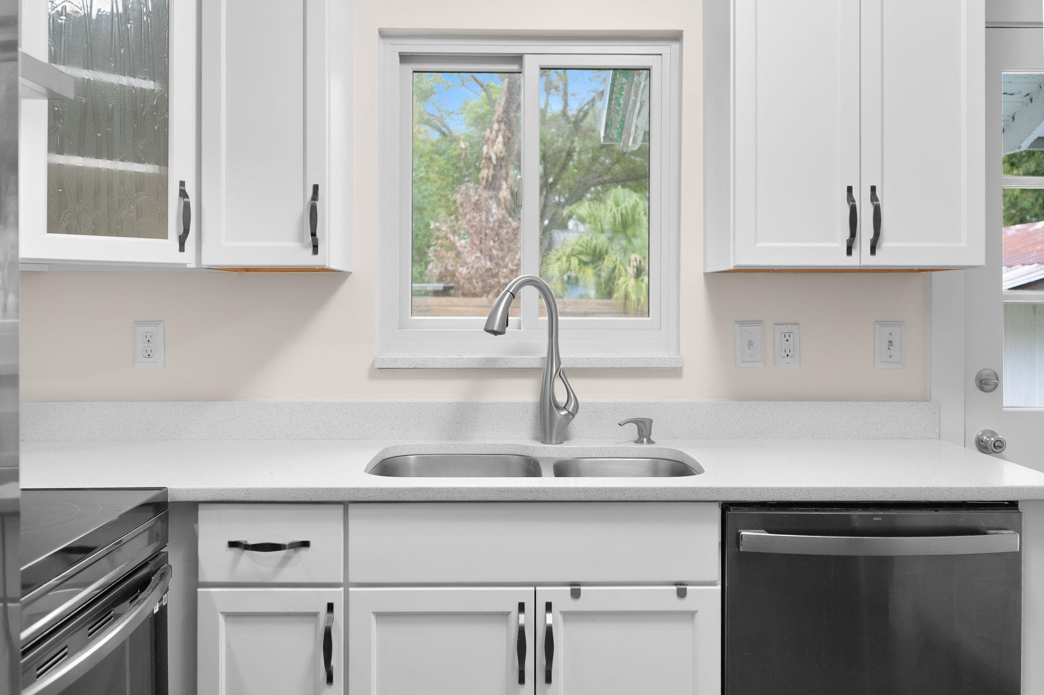 Image 10 of 58 For 36 Park Ave  