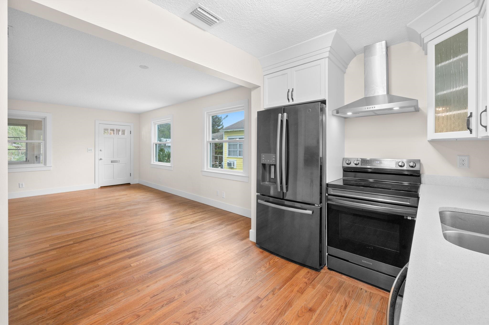 Image 12 of 58 For 36 Park Ave  