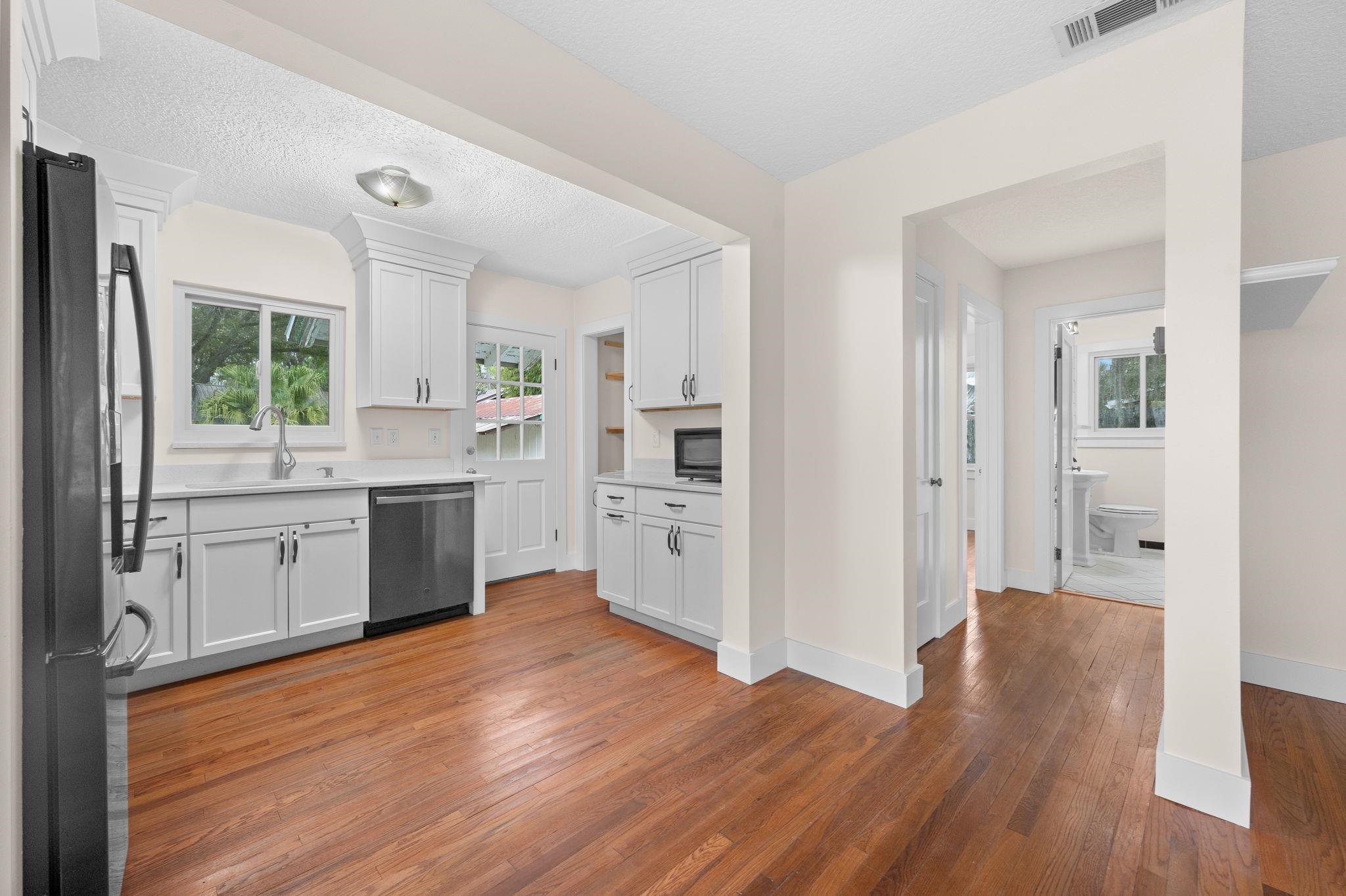 Image 13 of 58 For 36 Park Ave  