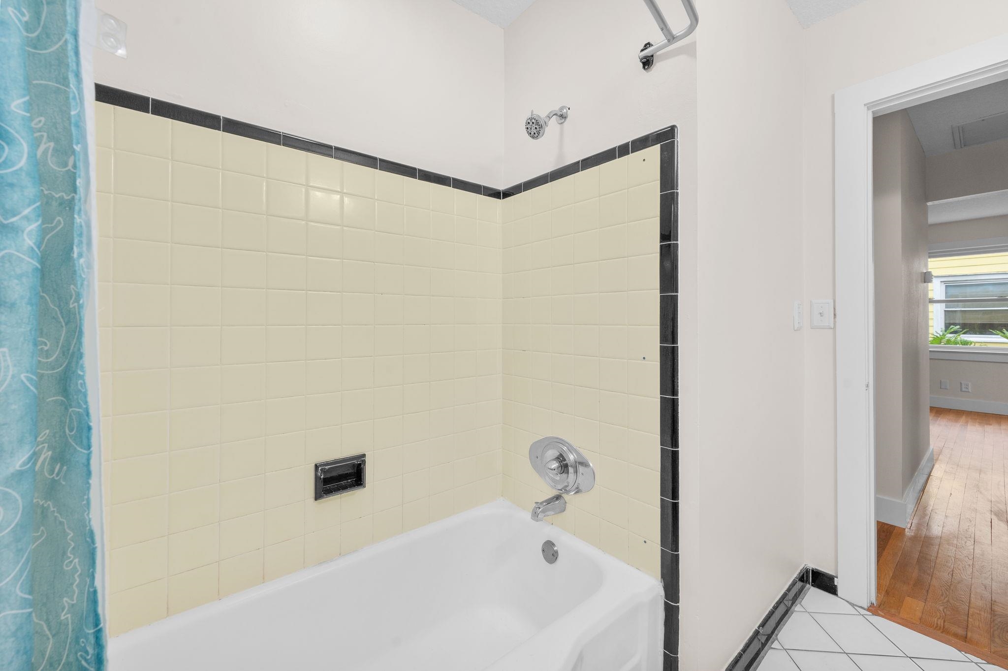 Image 19 of 58 For 36 Park Ave  