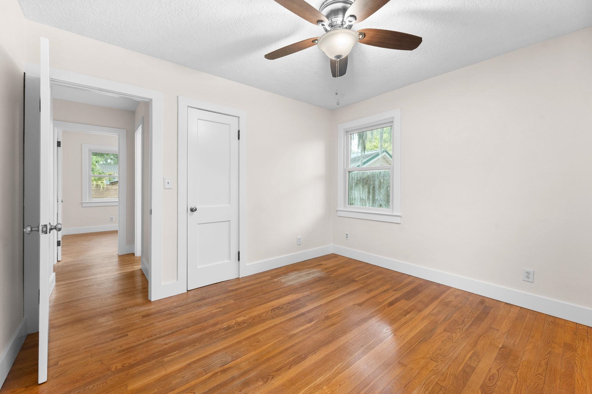 Image 22 of 58 For 36 Park Ave  