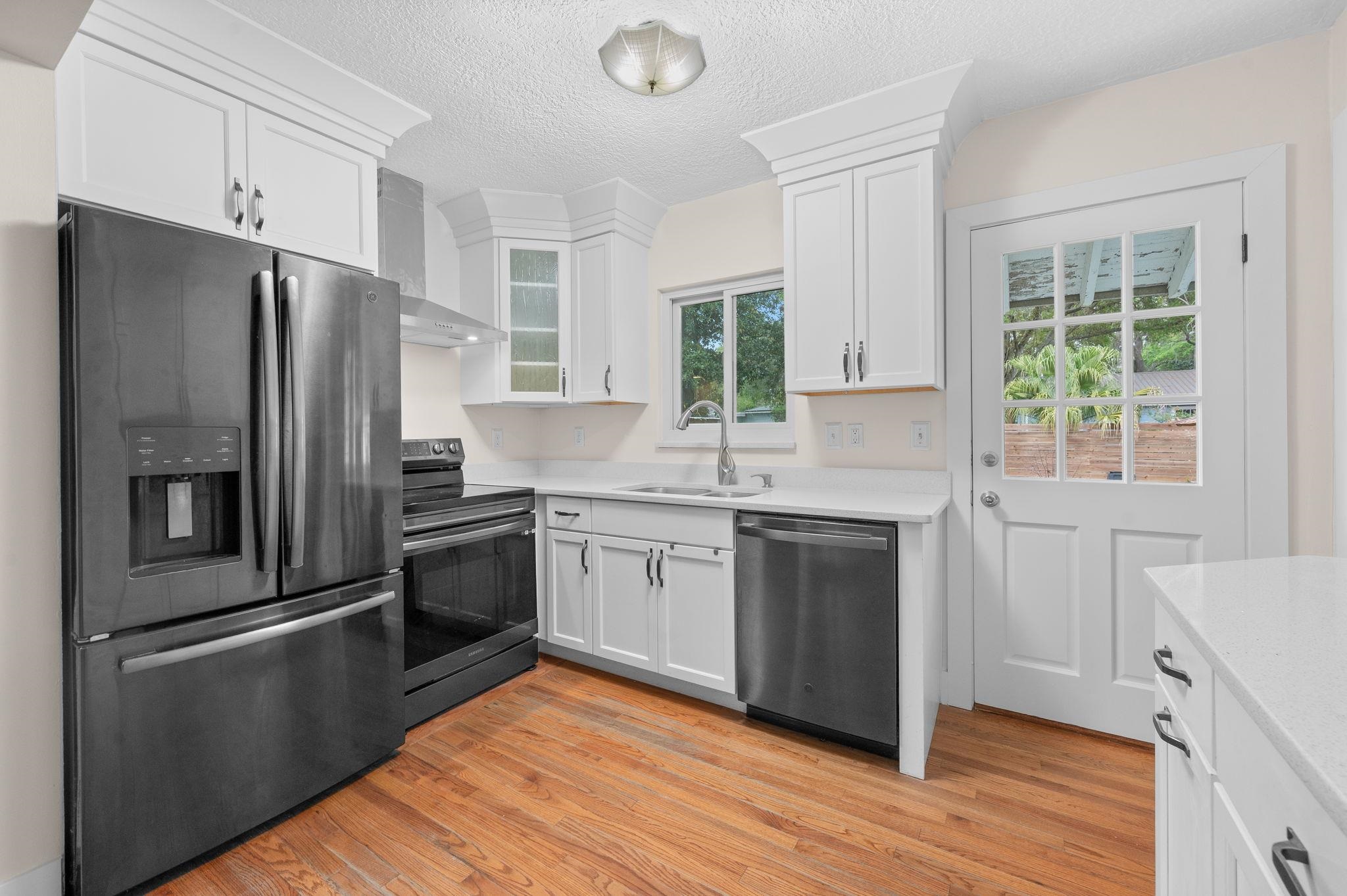 Image 23 of 58 For 36 Park Ave  