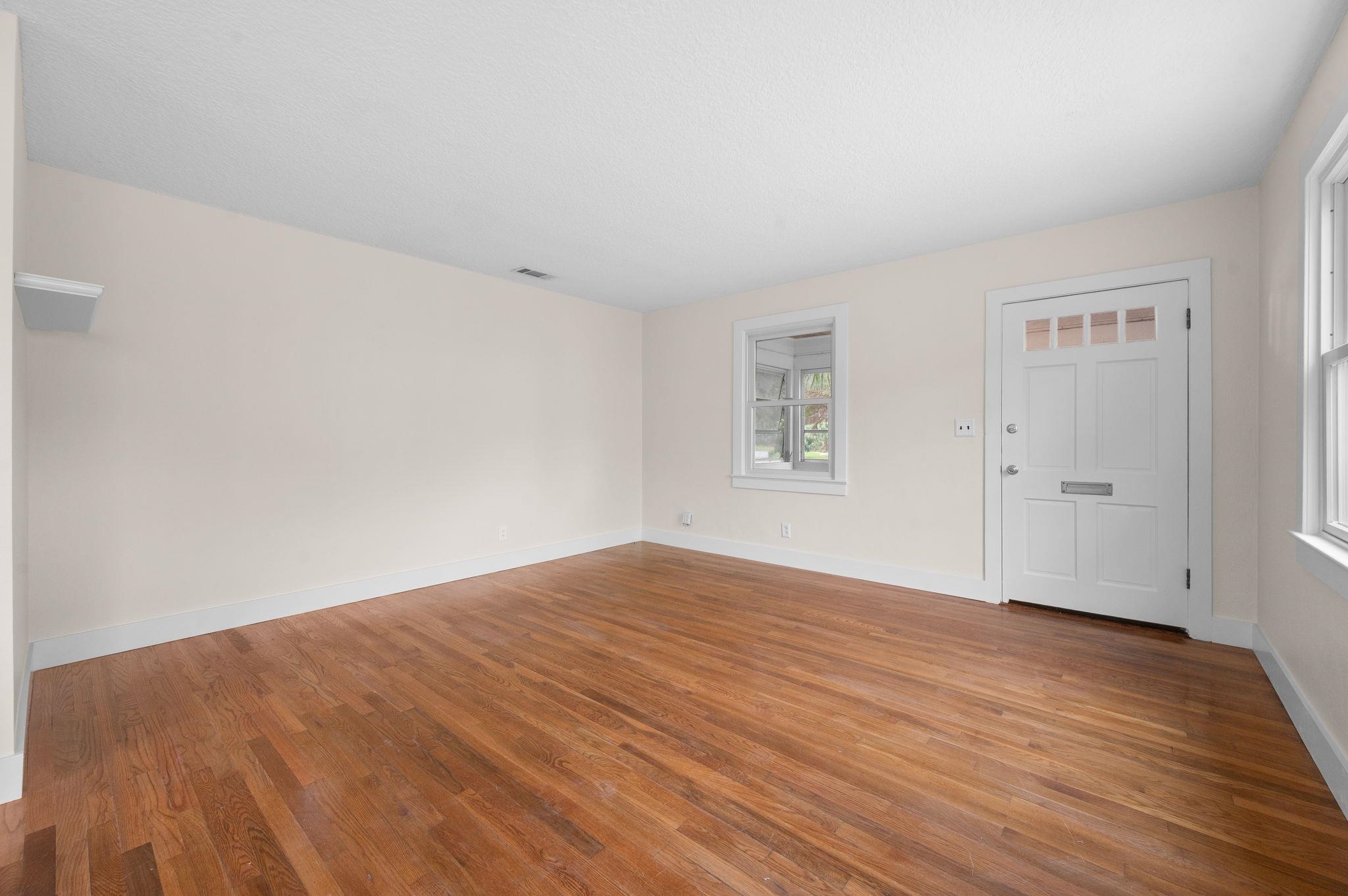 Image 5 of 58 For 36 Park Ave  