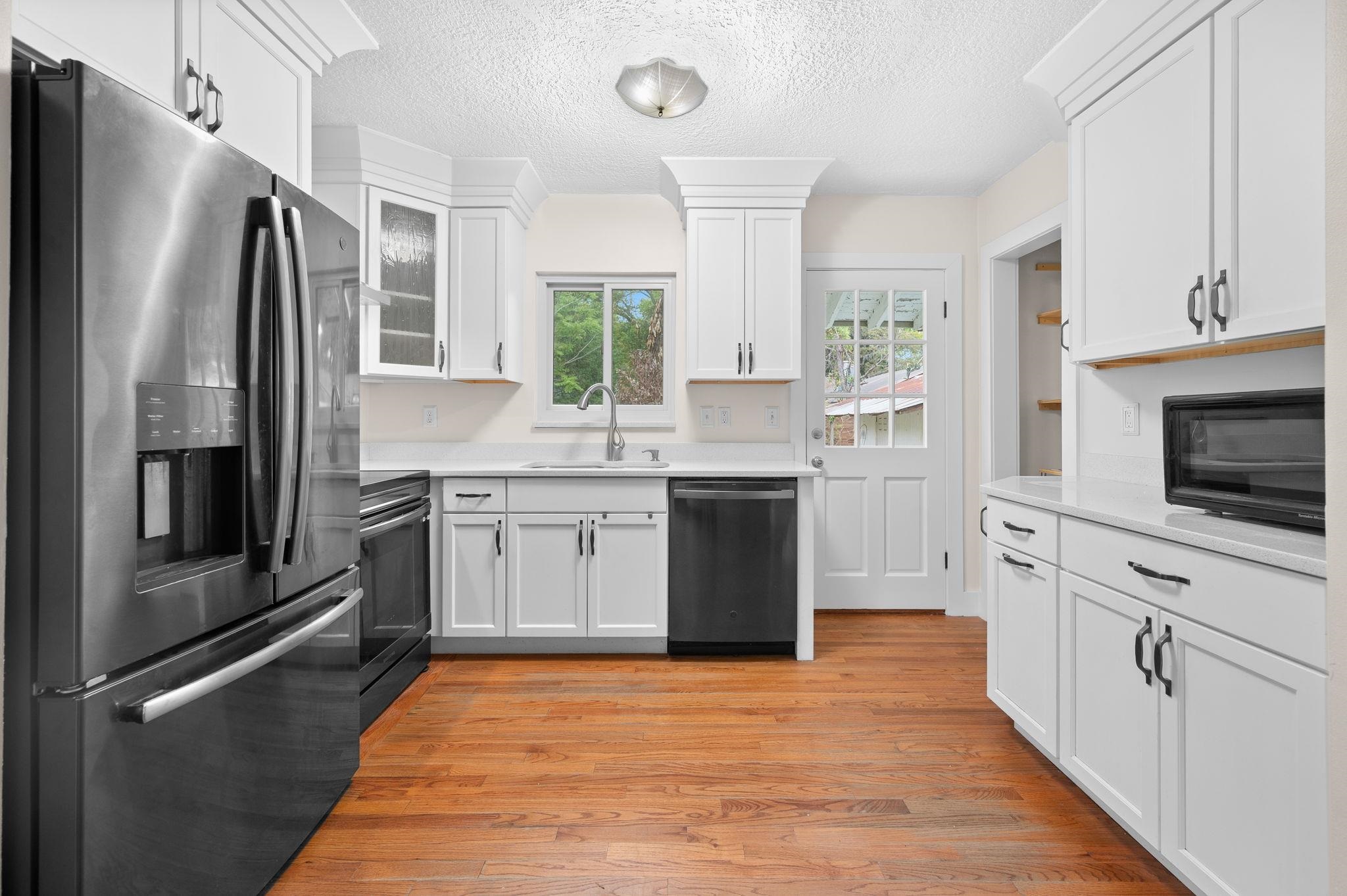 Image 9 of 58 For 36 Park Ave  