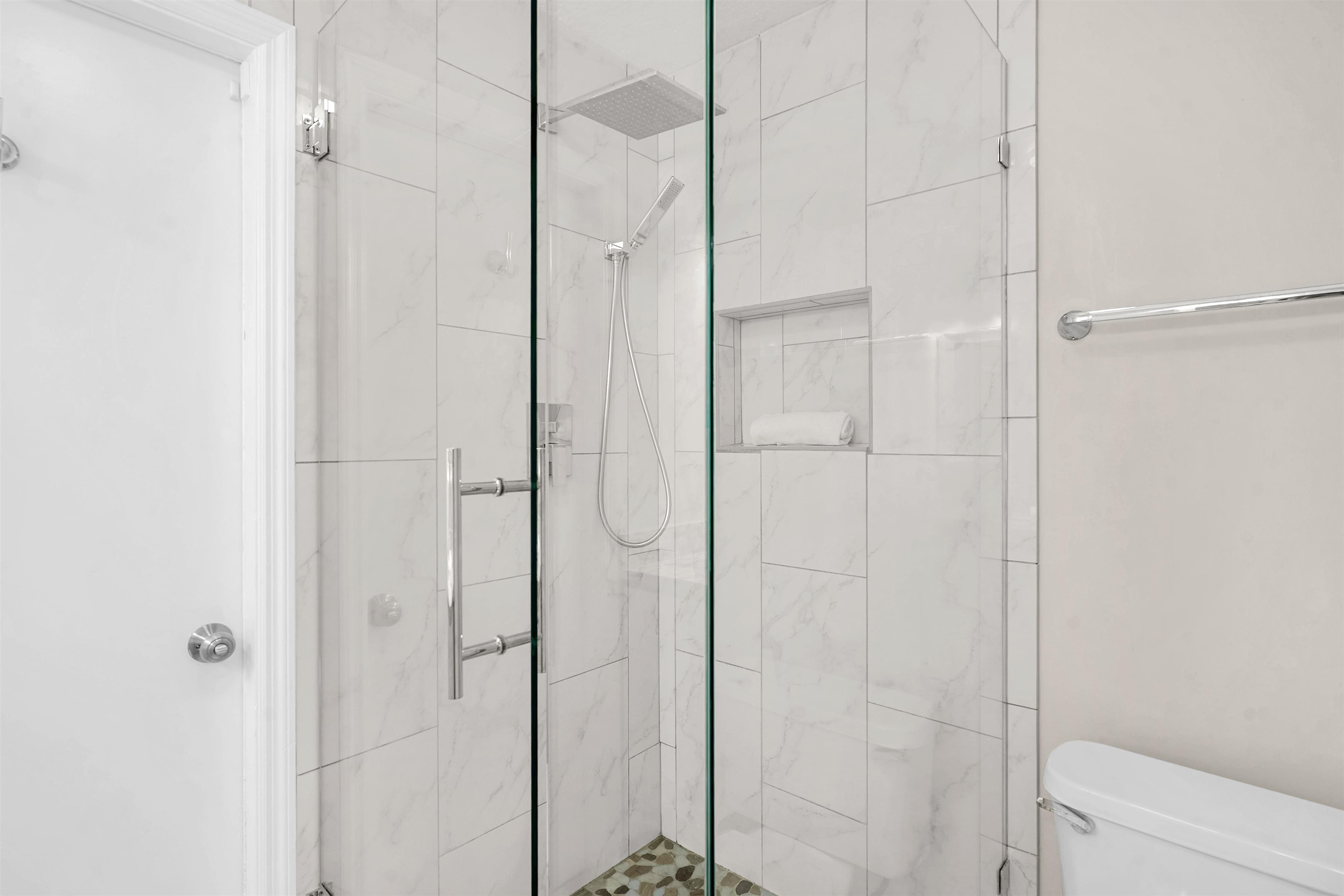 Image 23 of 35 For 404 14th St  