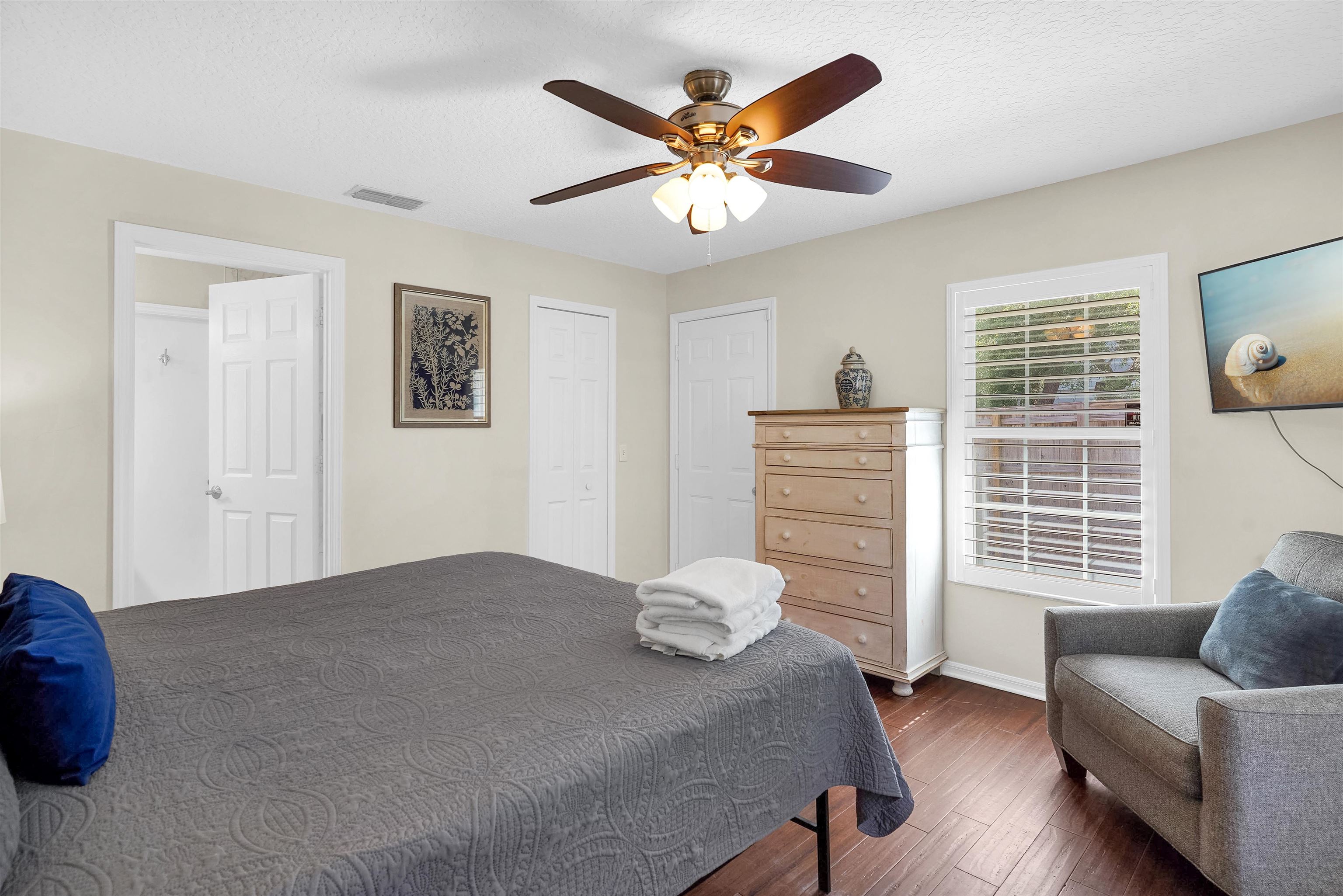 Image 26 of 35 For 404 14th St  