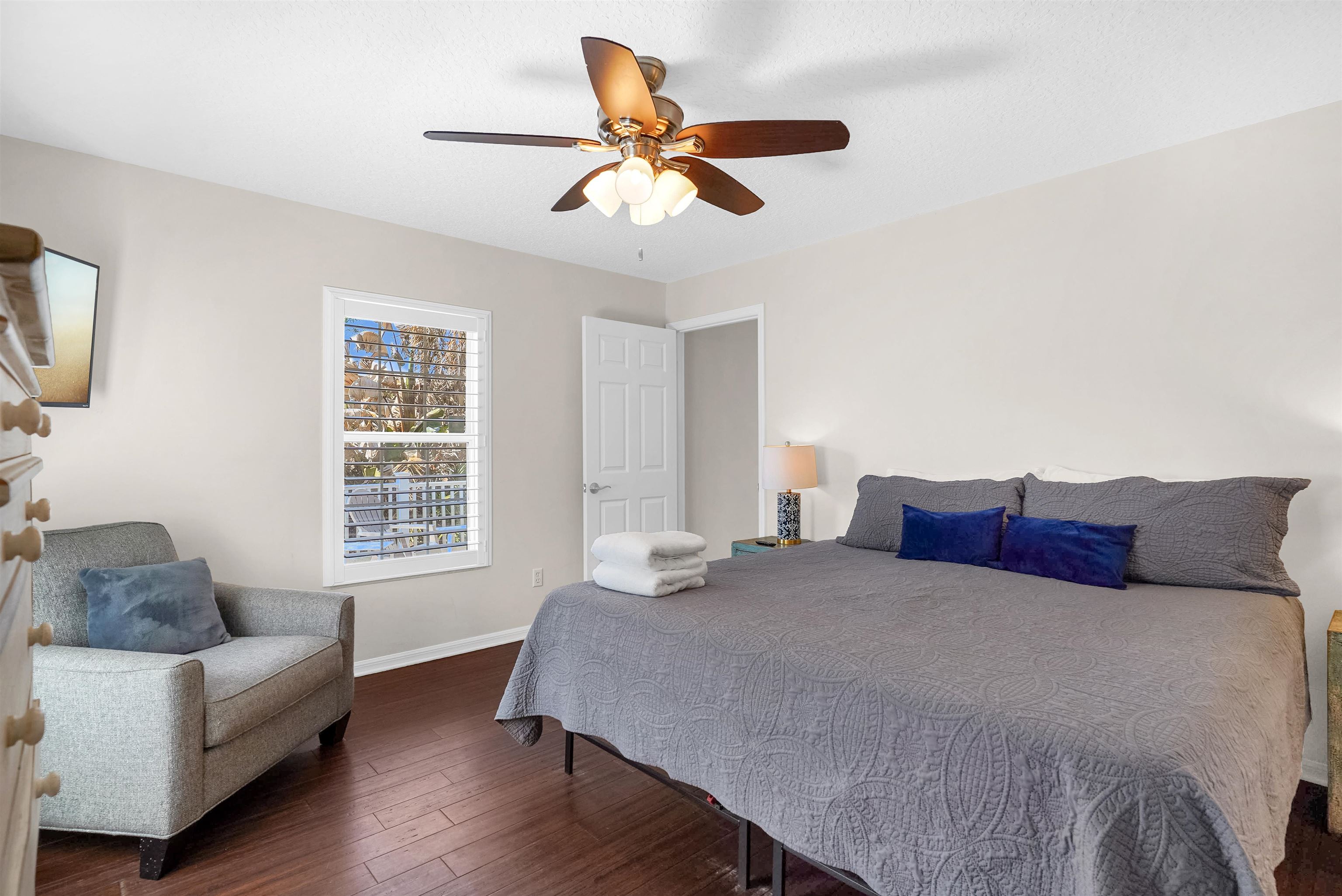 Image 27 of 35 For 404 14th St  