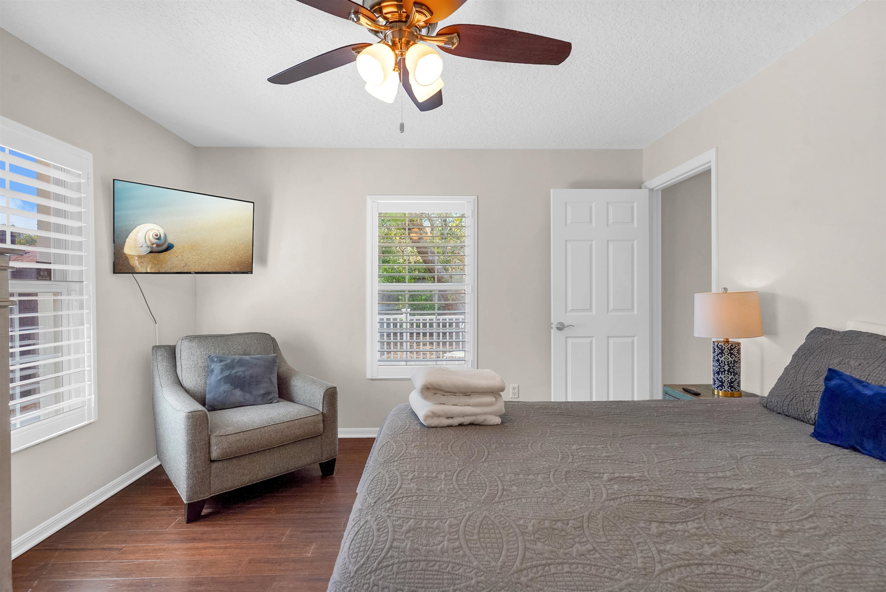 Image 28 of 35 For 404 14th St  