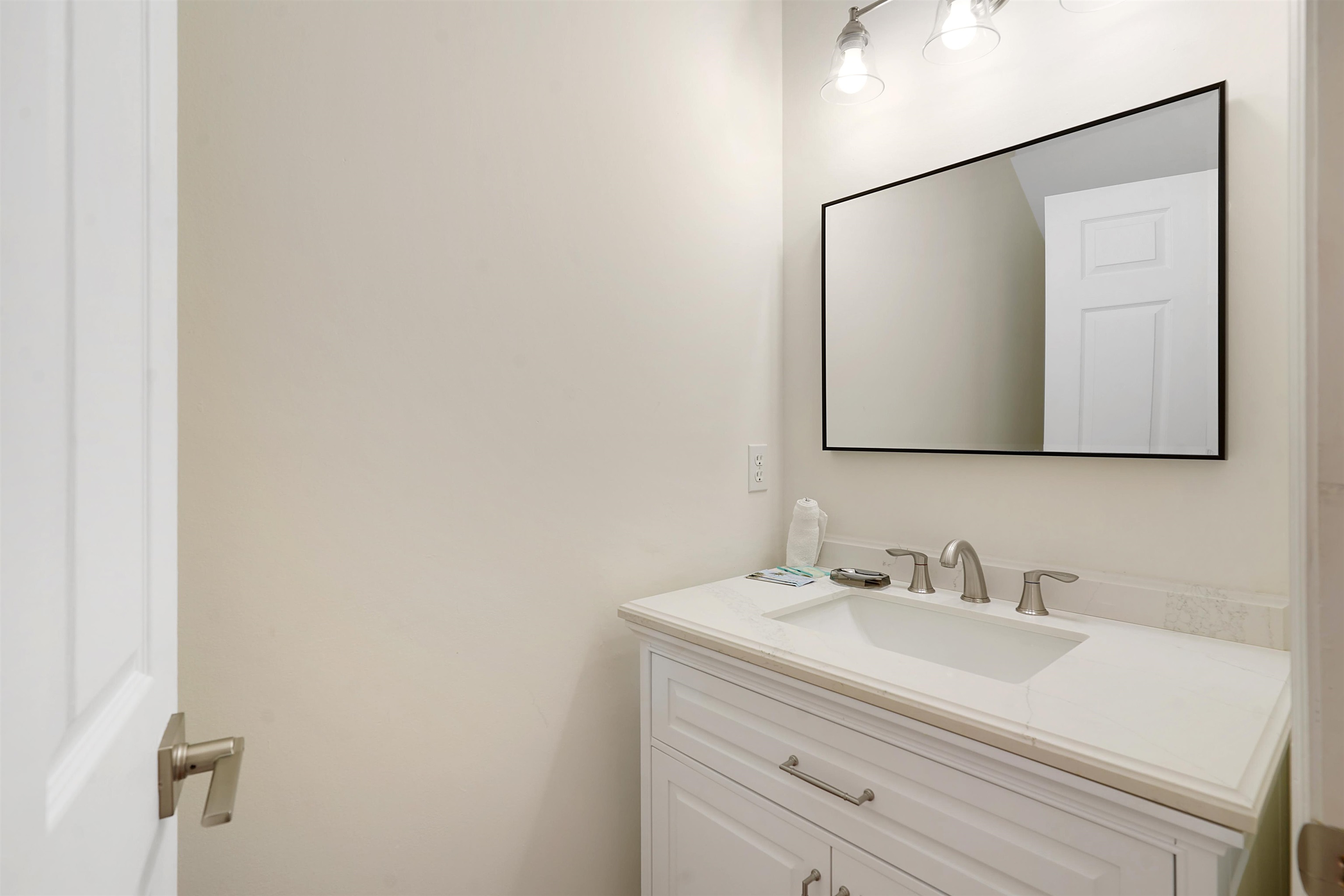 Image 19 of 43 For 4240 Myrtle St