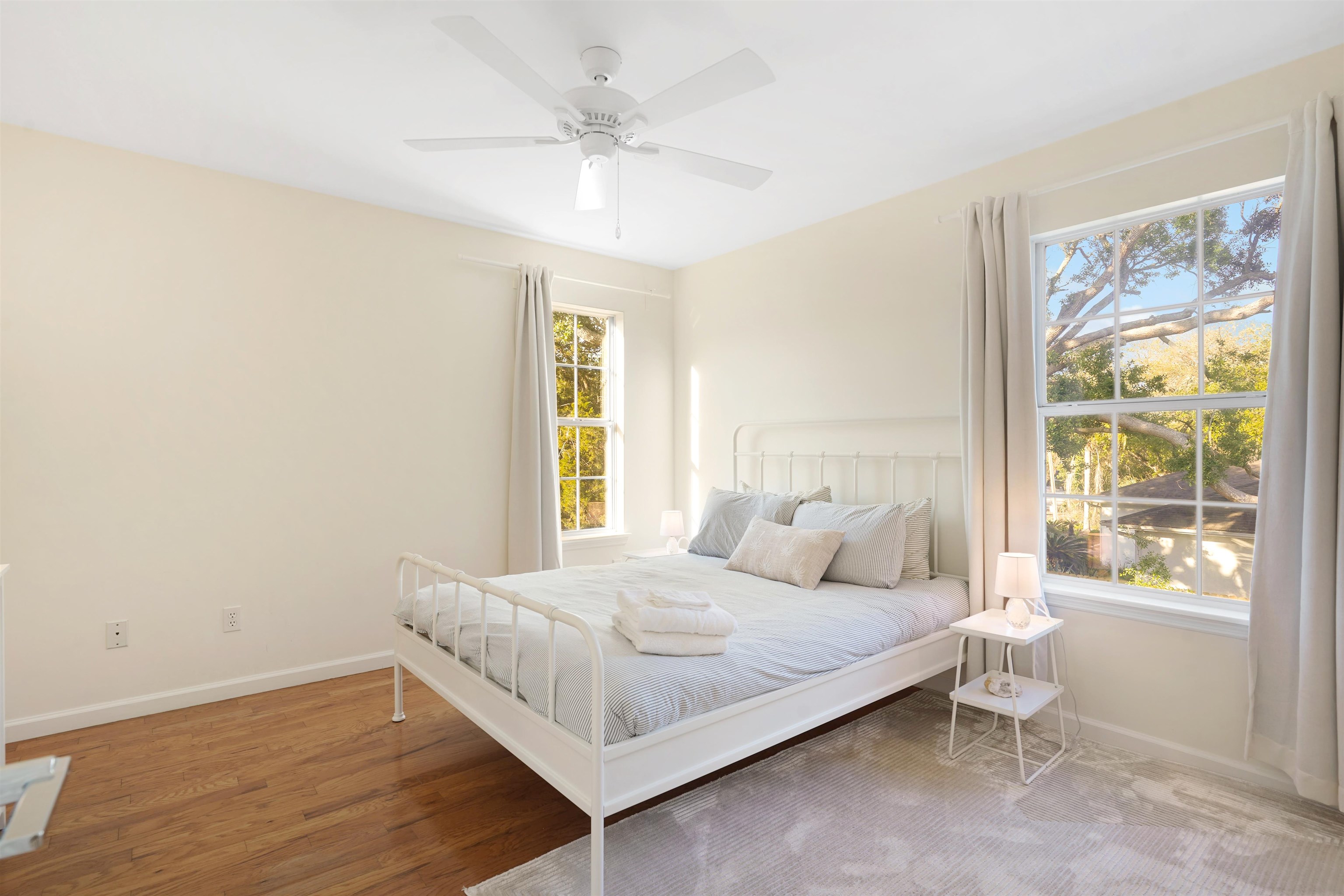 Image 30 of 43 For 4240 Myrtle St