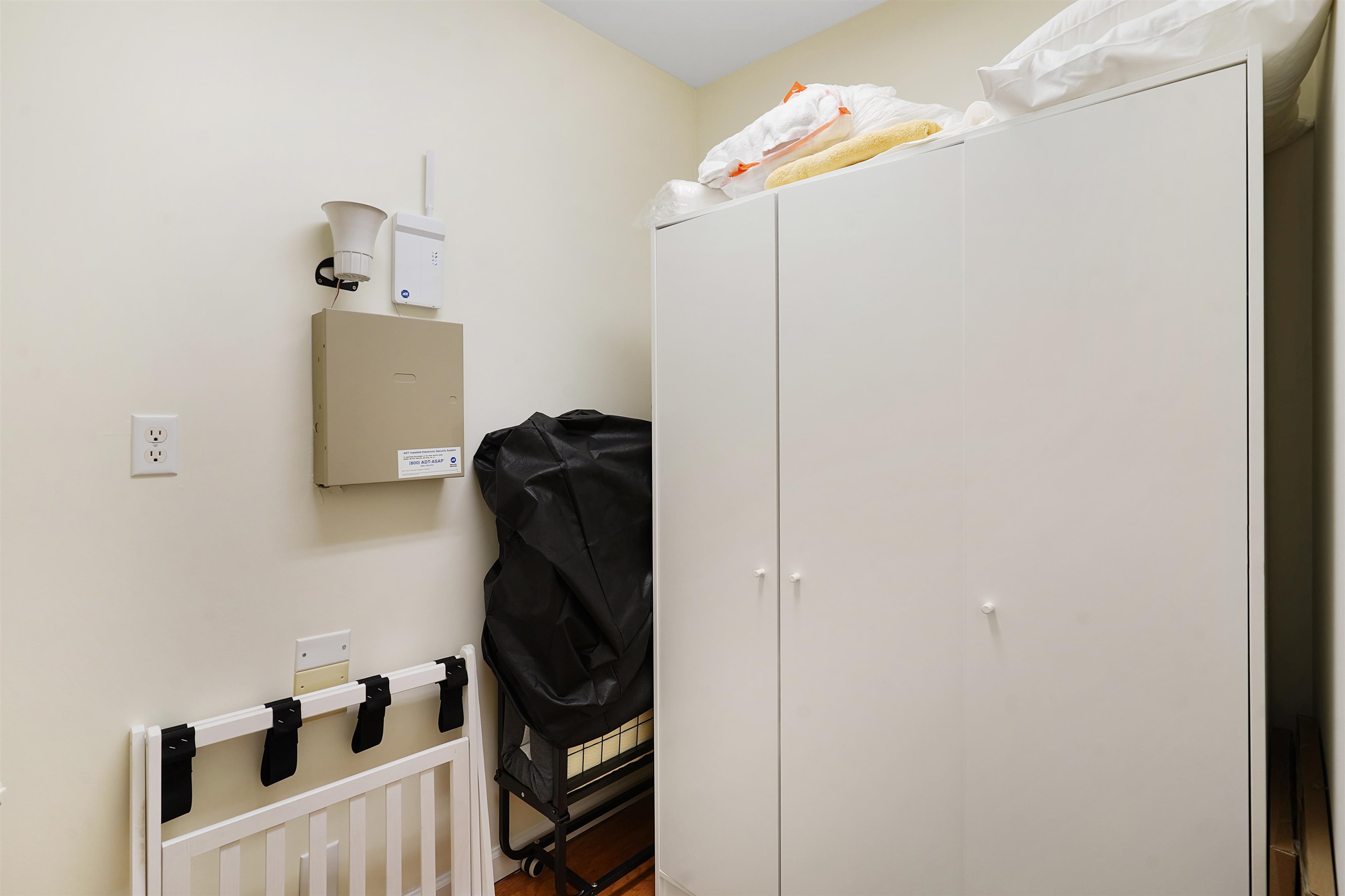 Image 35 of 43 For 4240 Myrtle St