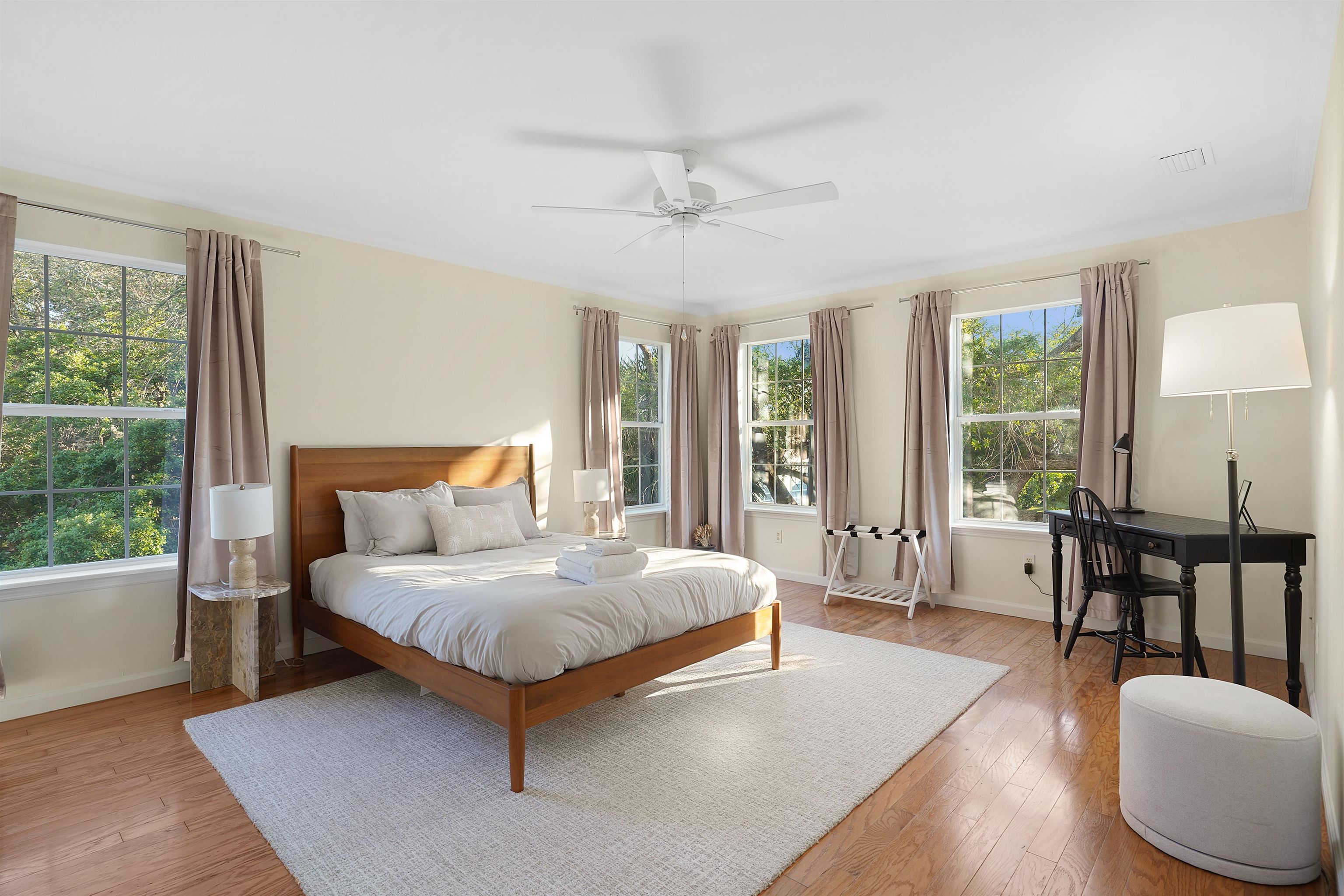 Image 4 of 43 For 4240 Myrtle St