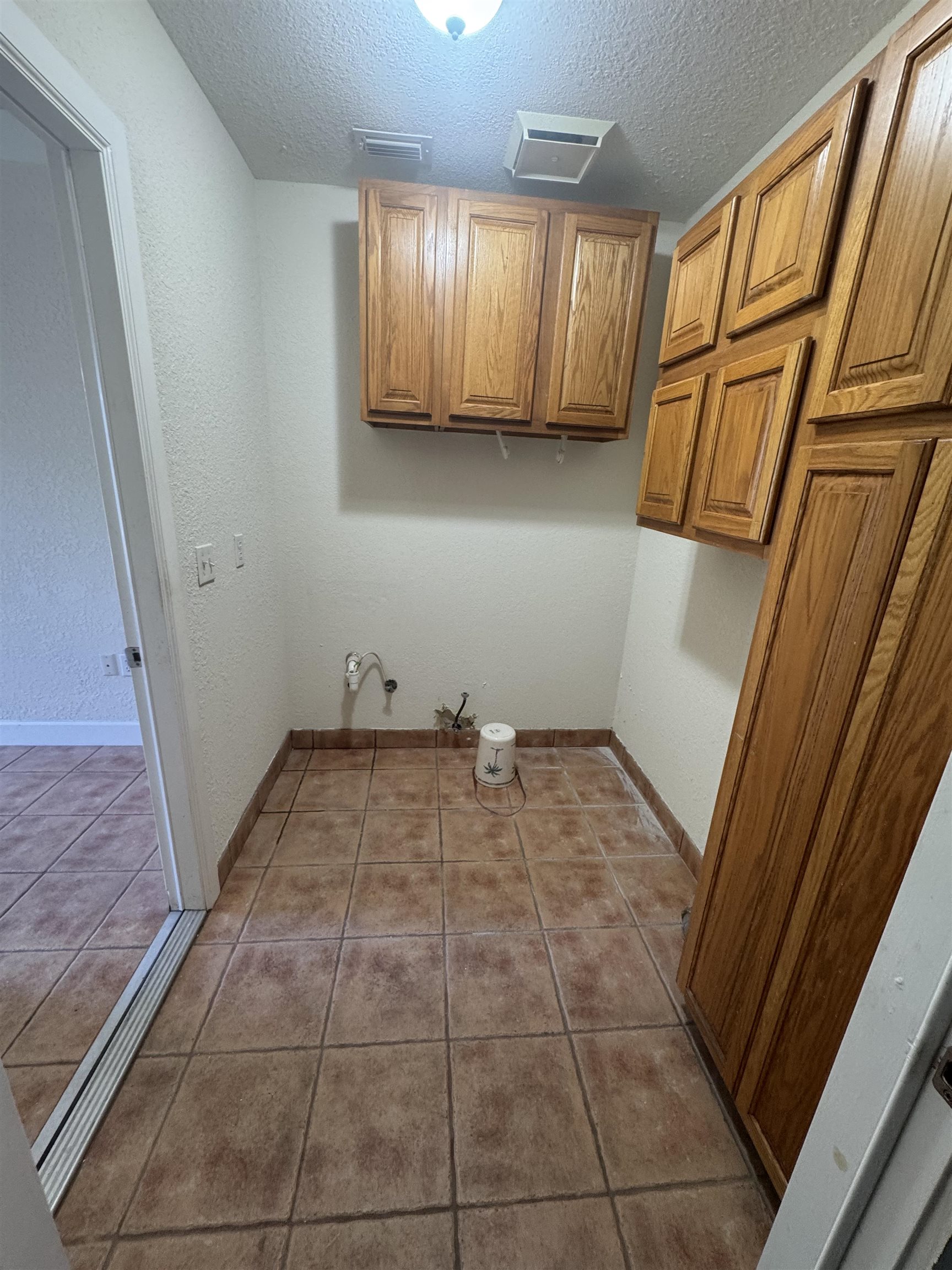 Image 6 of 17 For 200 Waler Way  G&h