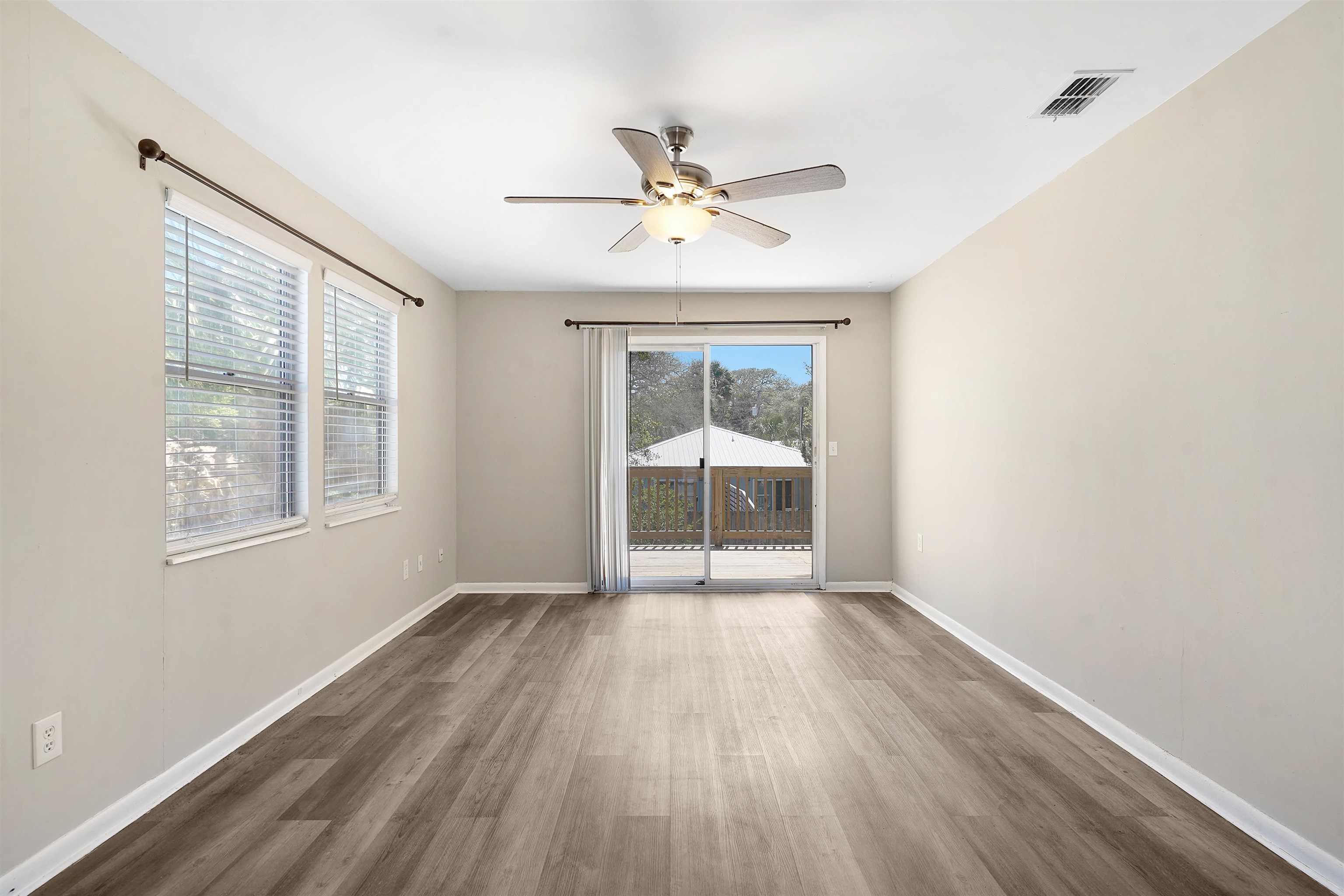 Image 10 of 45 For 207 9th St  