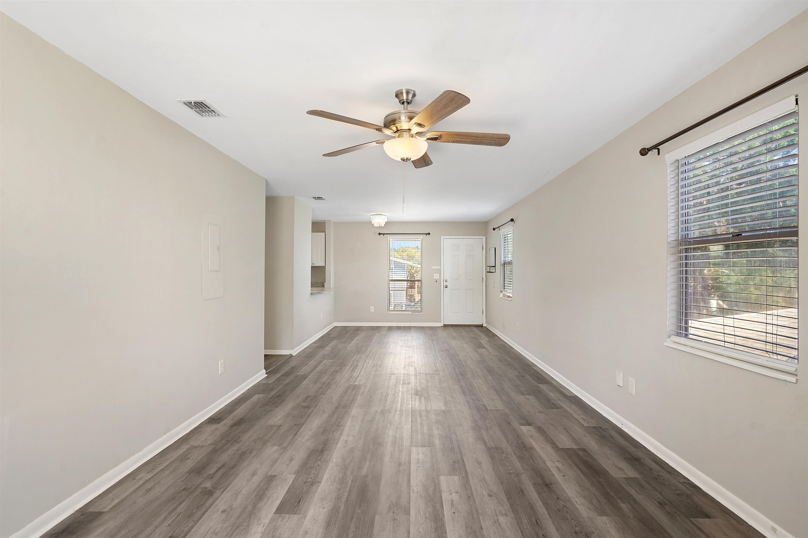 Image 11 of 45 For 207 9th St  