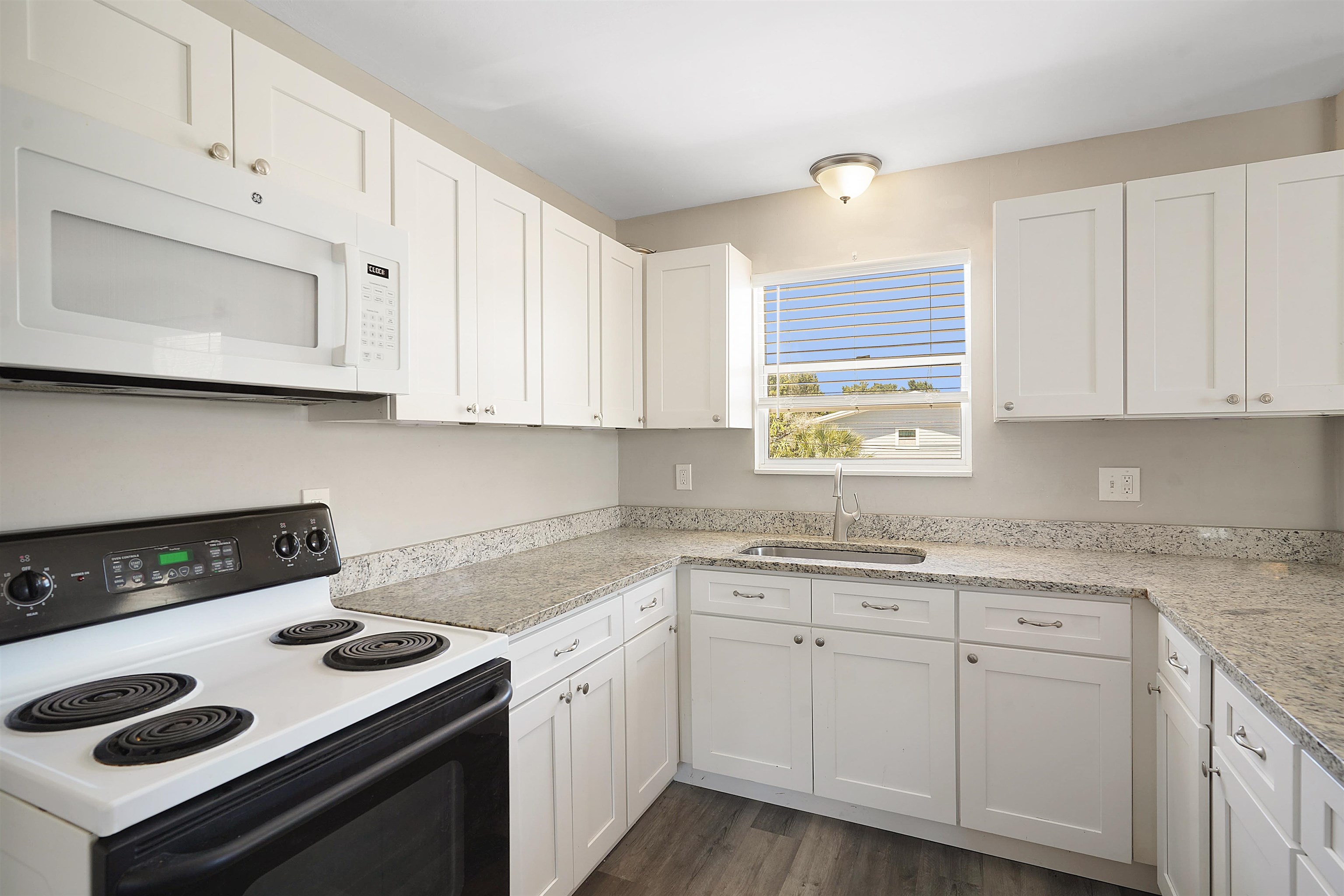 Image 12 of 45 For 207 9th St  