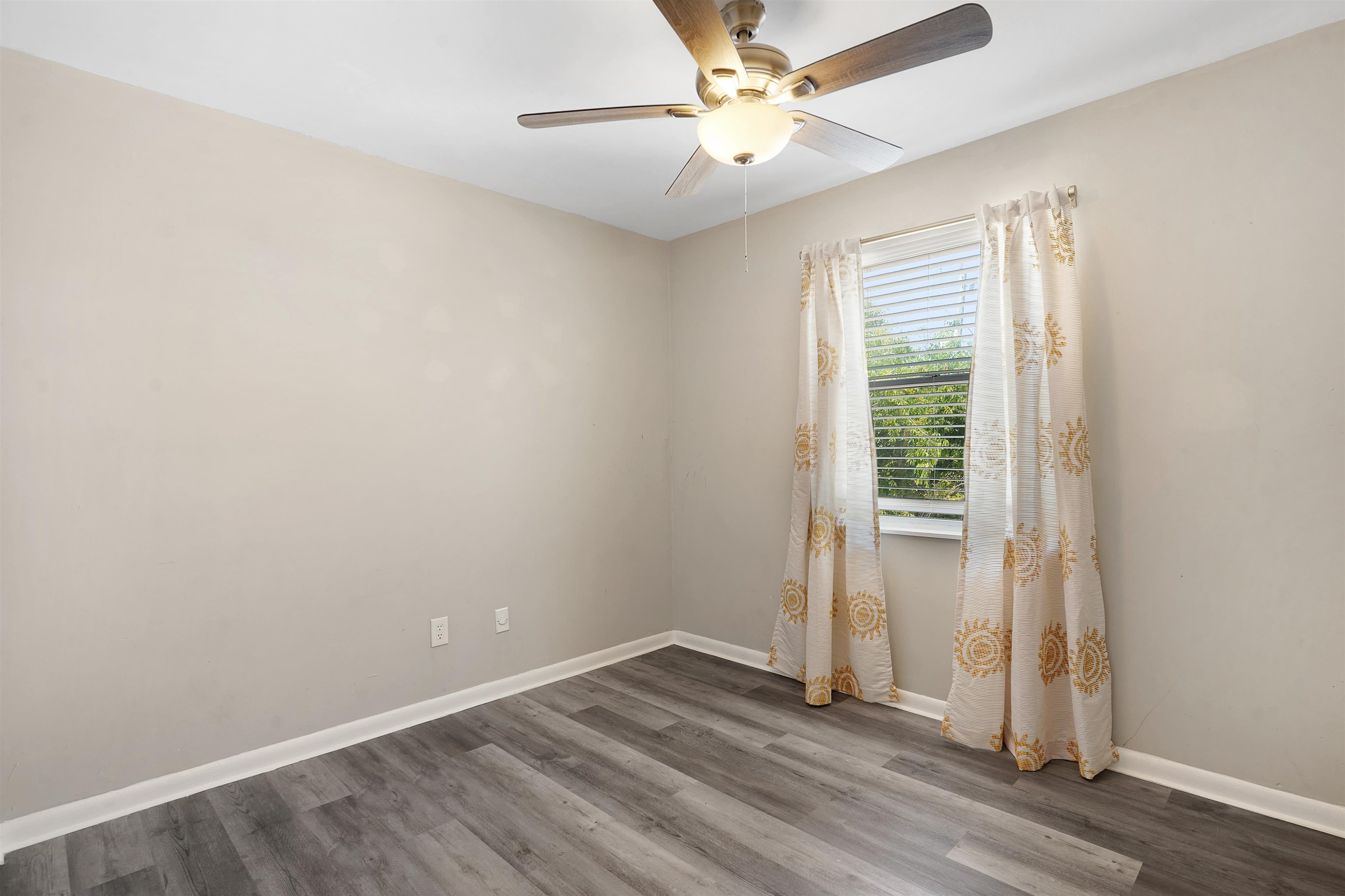 Image 14 of 45 For 207 9th St  