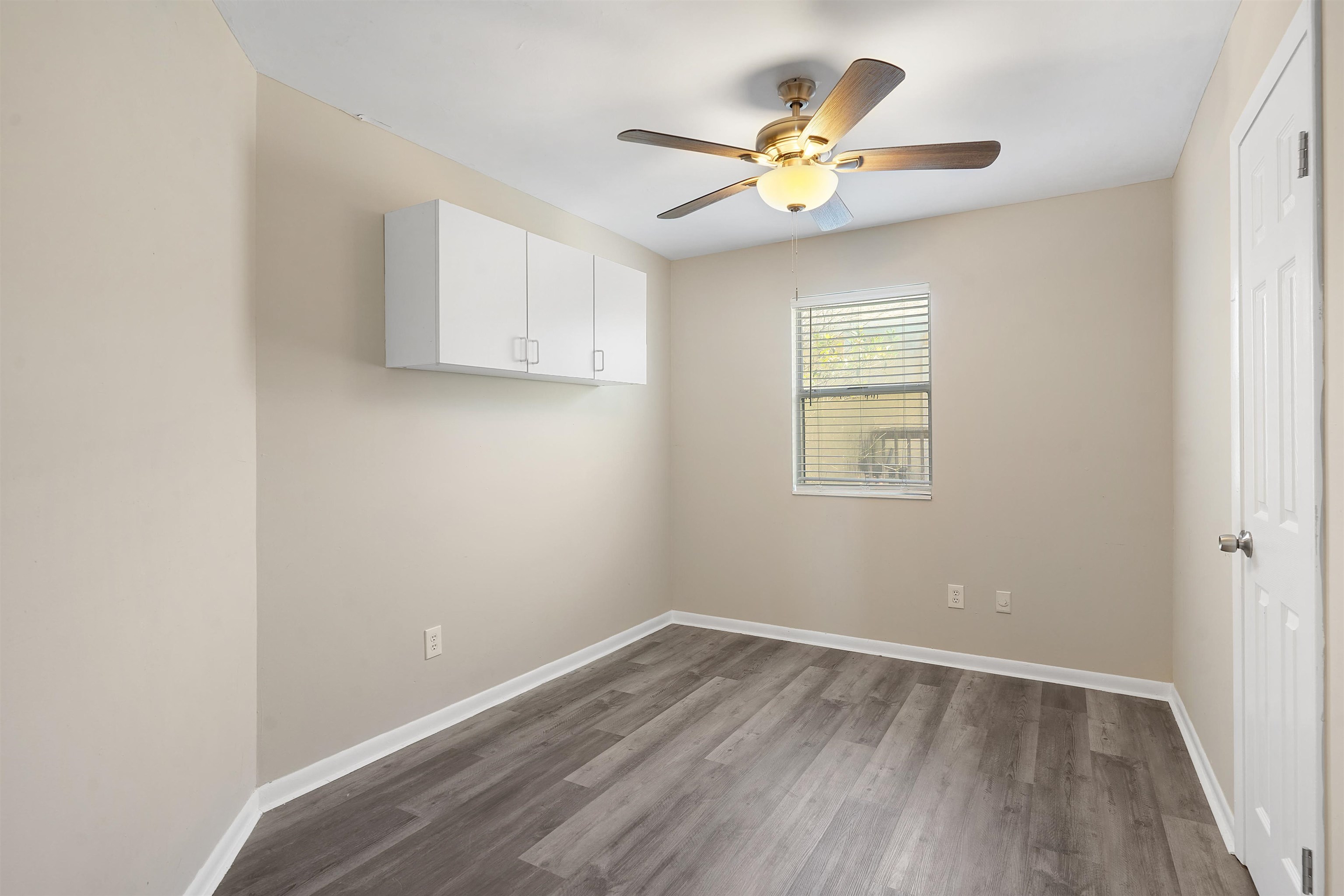 Image 16 of 45 For 207 9th St  