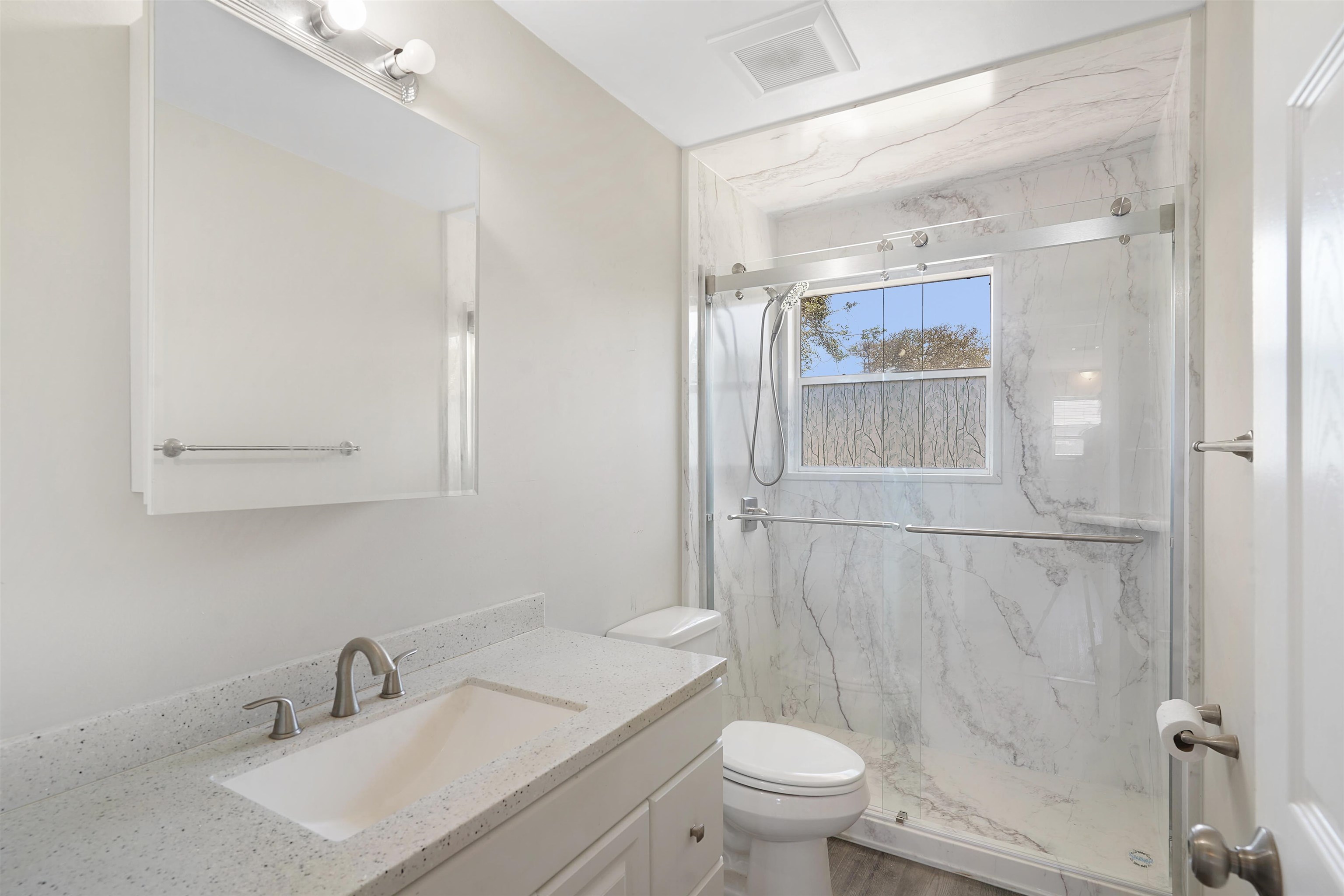 Image 18 of 45 For 207 9th St  