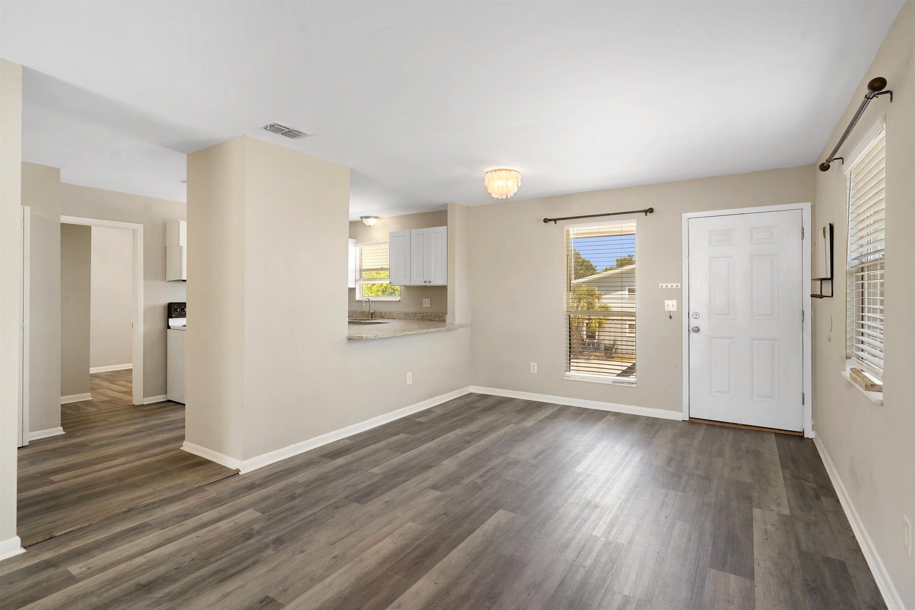 Image 2 of 45 For 207 9th St  